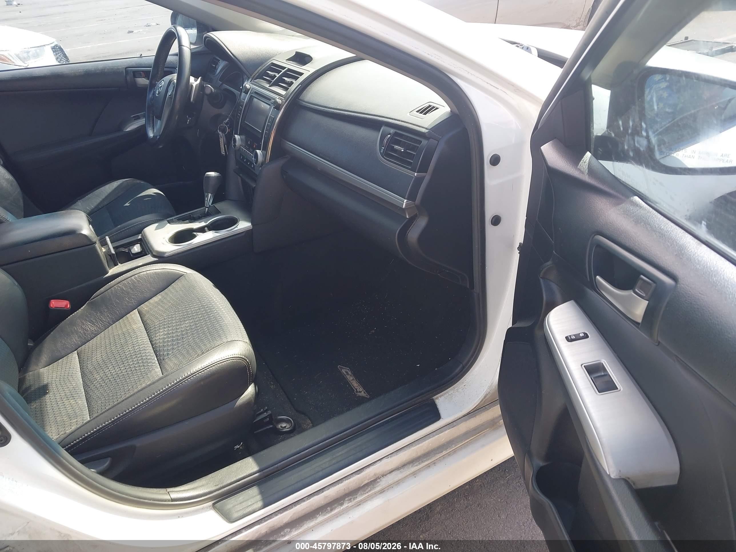 2014 Toyota Camry Se White vin: 4T1BF1FK2EU322575