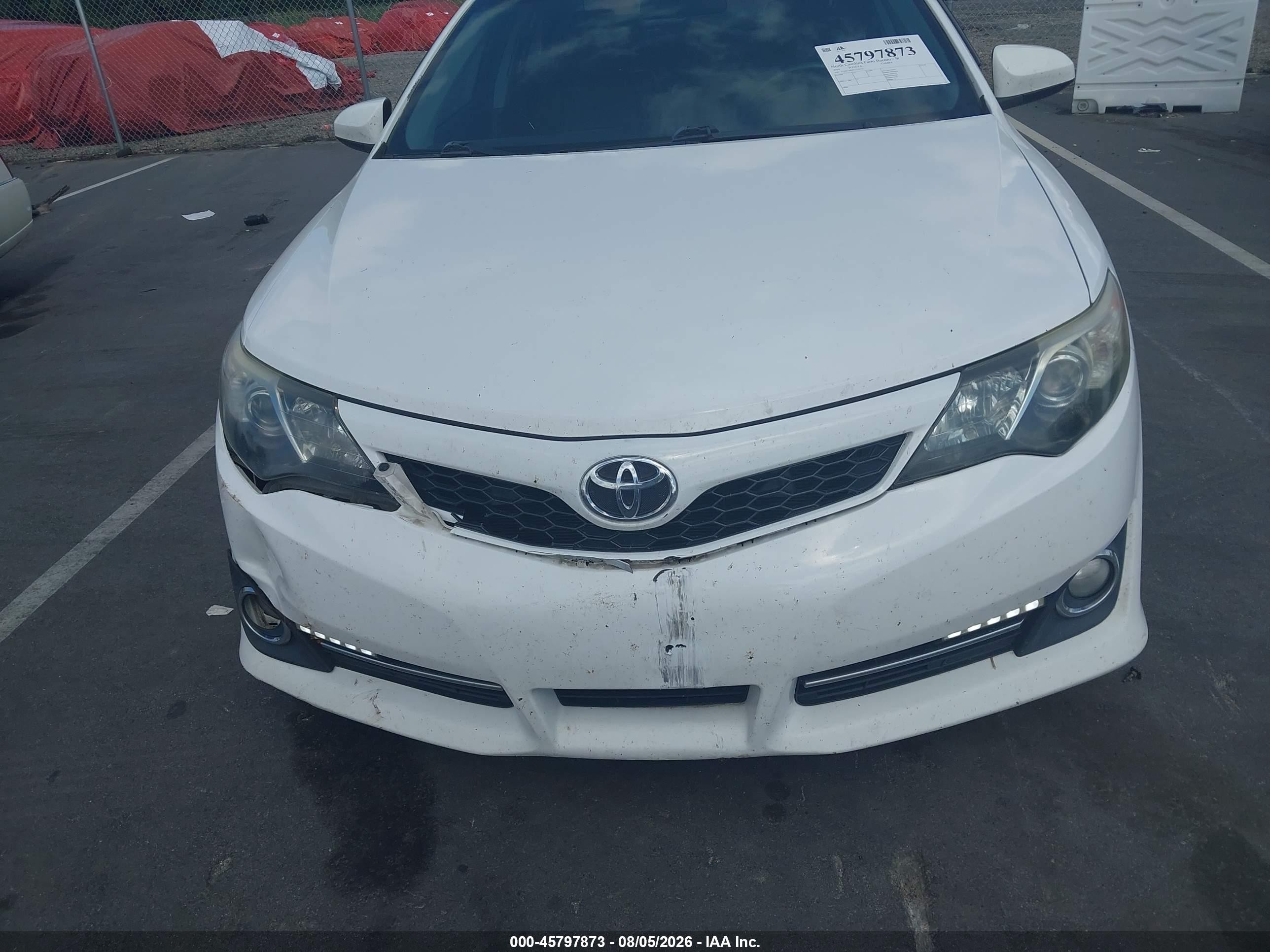 2014 Toyota Camry Se White vin: 4T1BF1FK2EU322575