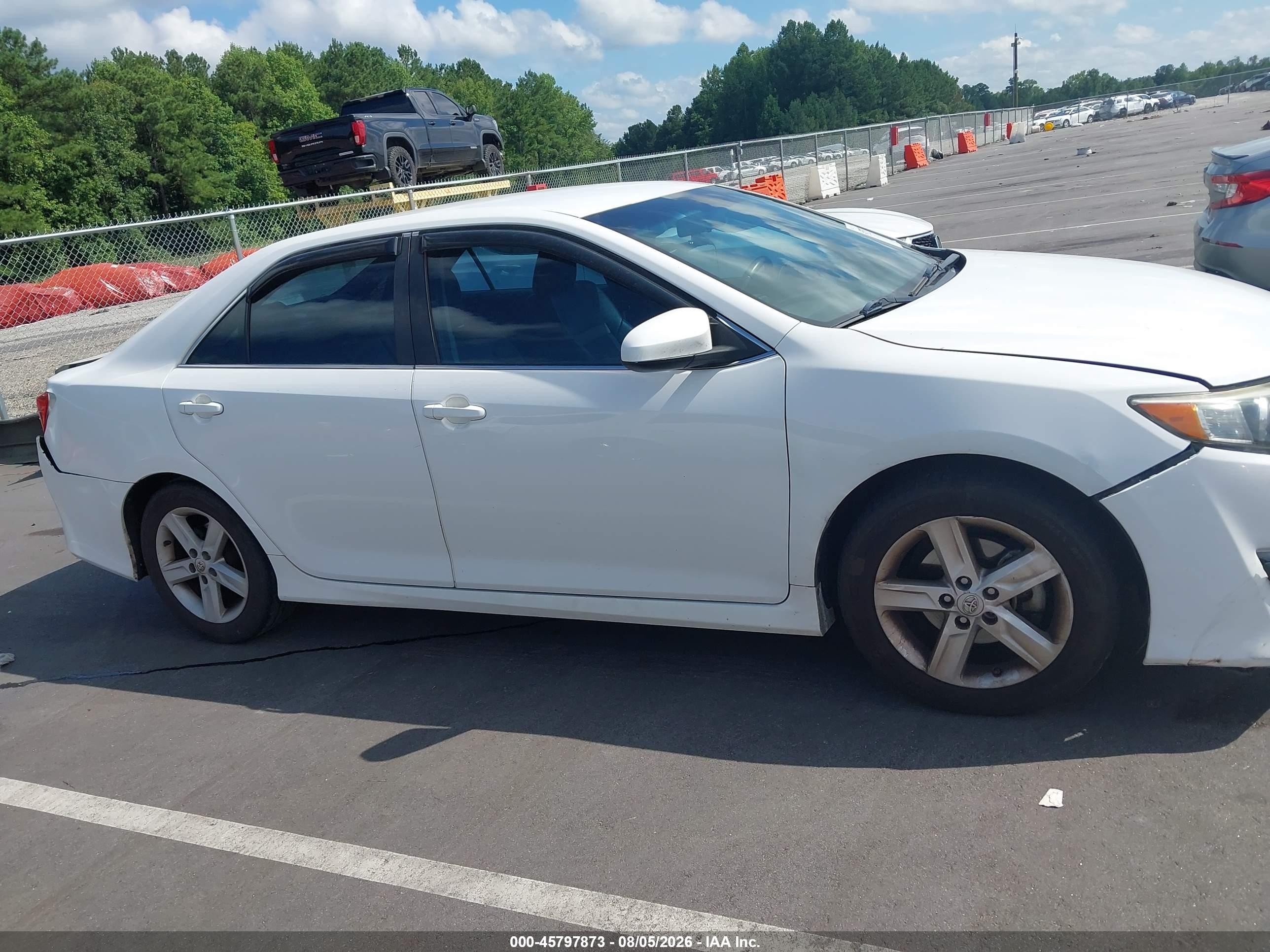 2014 Toyota Camry Se White vin: 4T1BF1FK2EU322575
