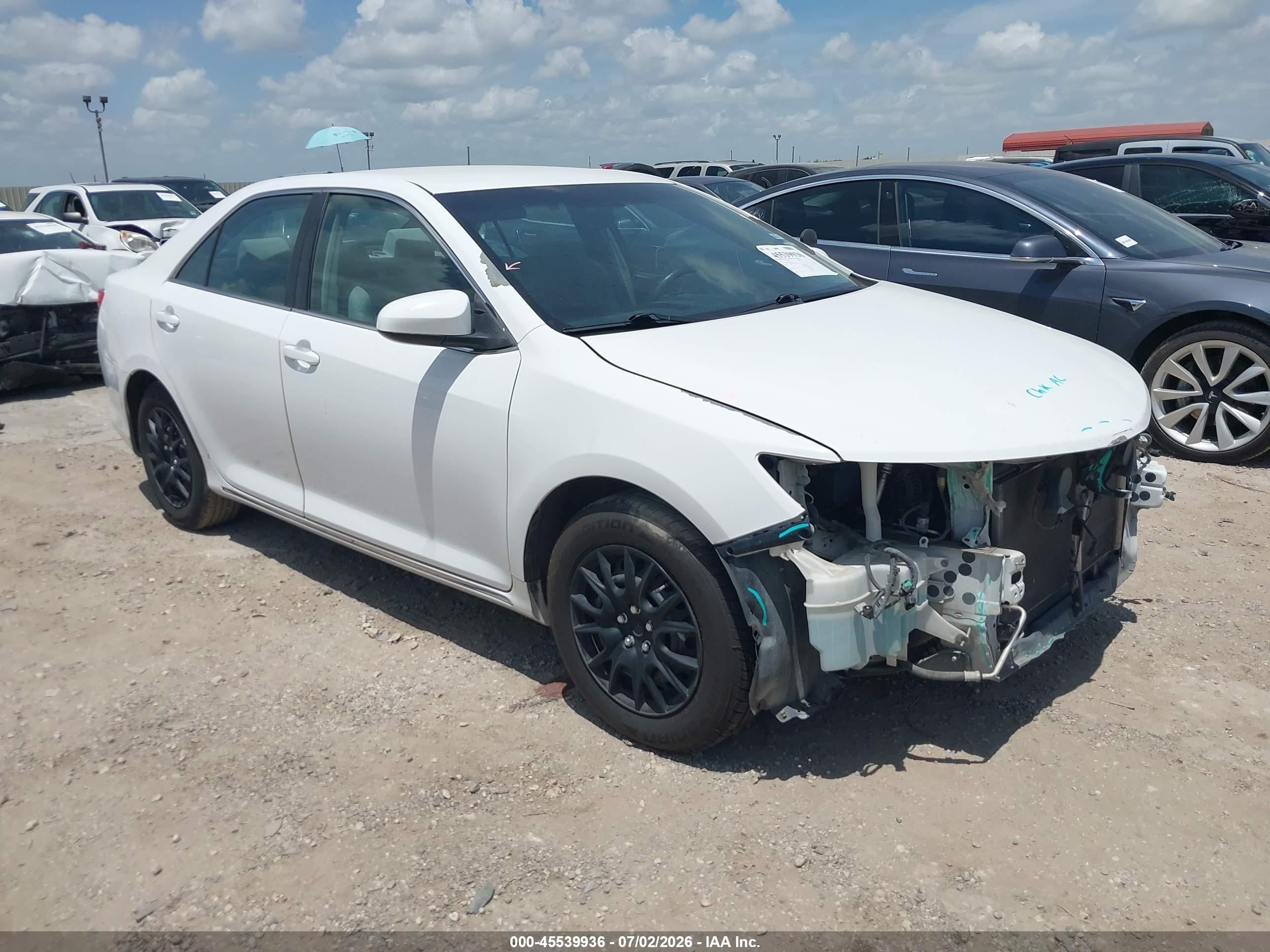 2014 Toyota Camry Le White vin: 4T1BF1FK2EU342163