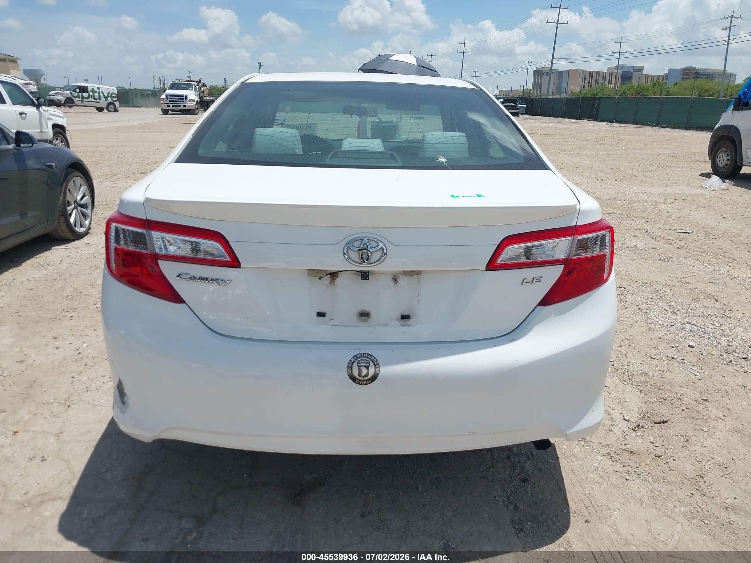 2014 Toyota Camry Le White vin: 4T1BF1FK2EU342163