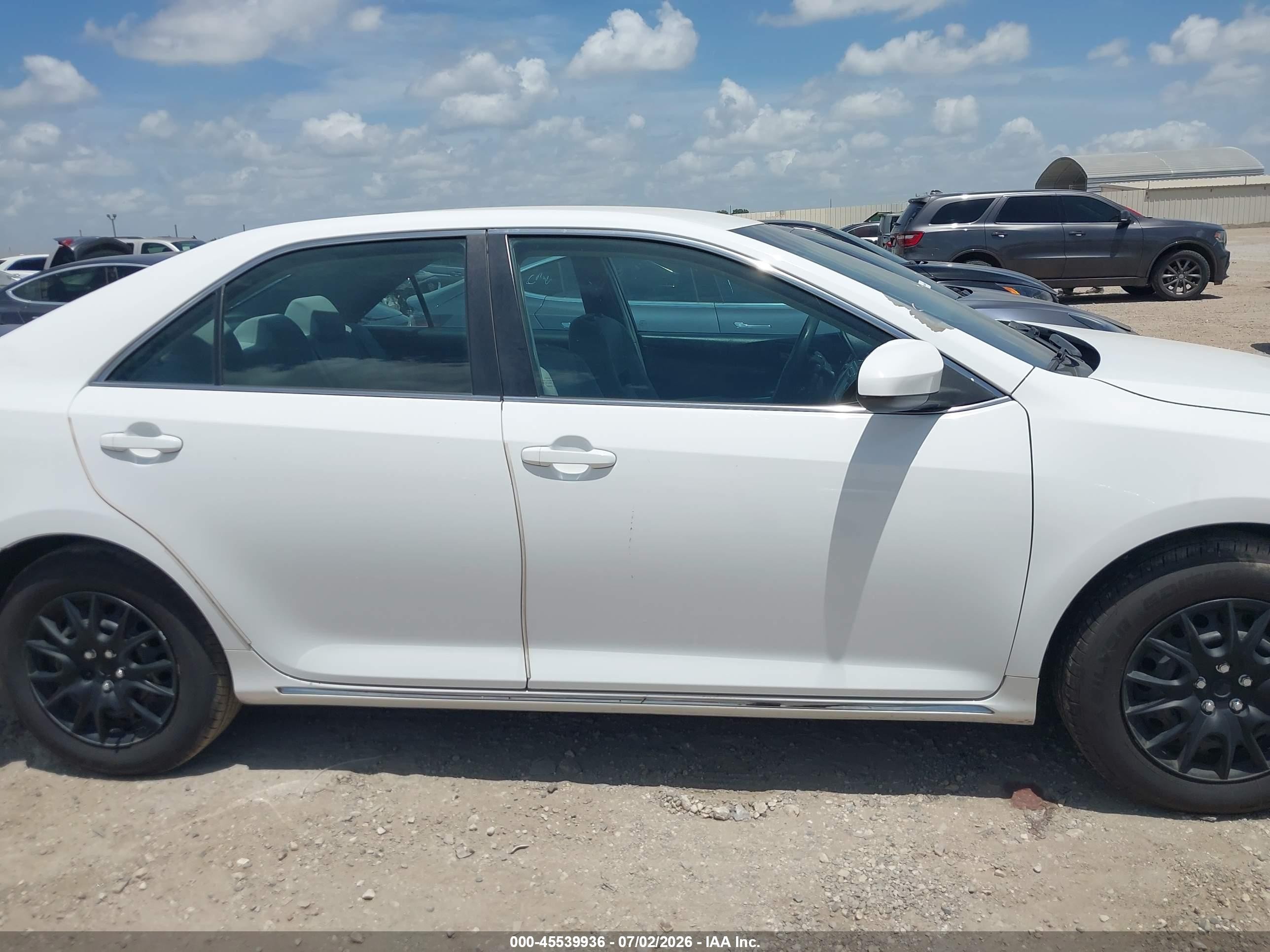 2014 Toyota Camry Le White vin: 4T1BF1FK2EU342163