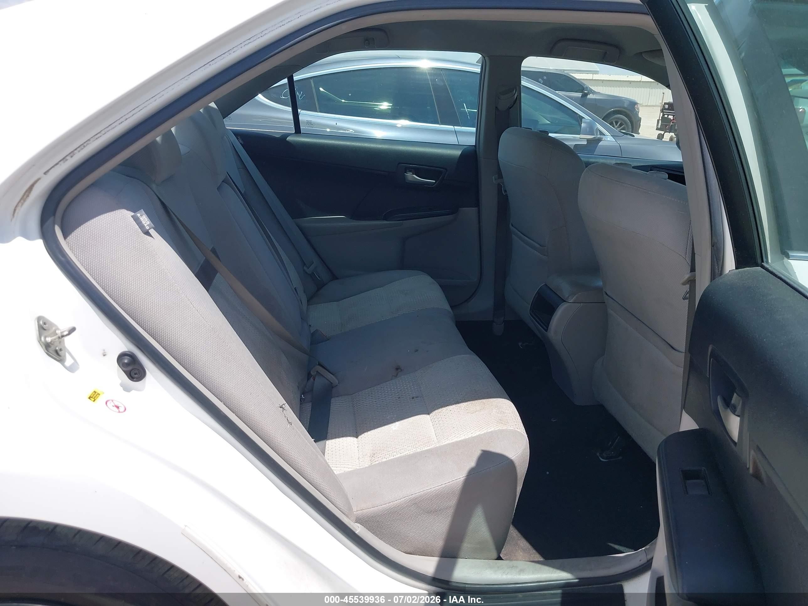 2014 Toyota Camry Le White vin: 4T1BF1FK2EU342163