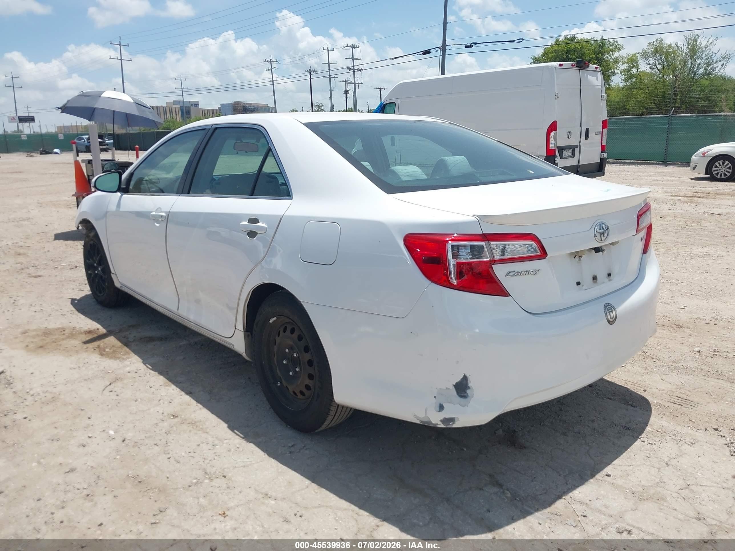 2014 Toyota Camry Le White vin: 4T1BF1FK2EU342163
