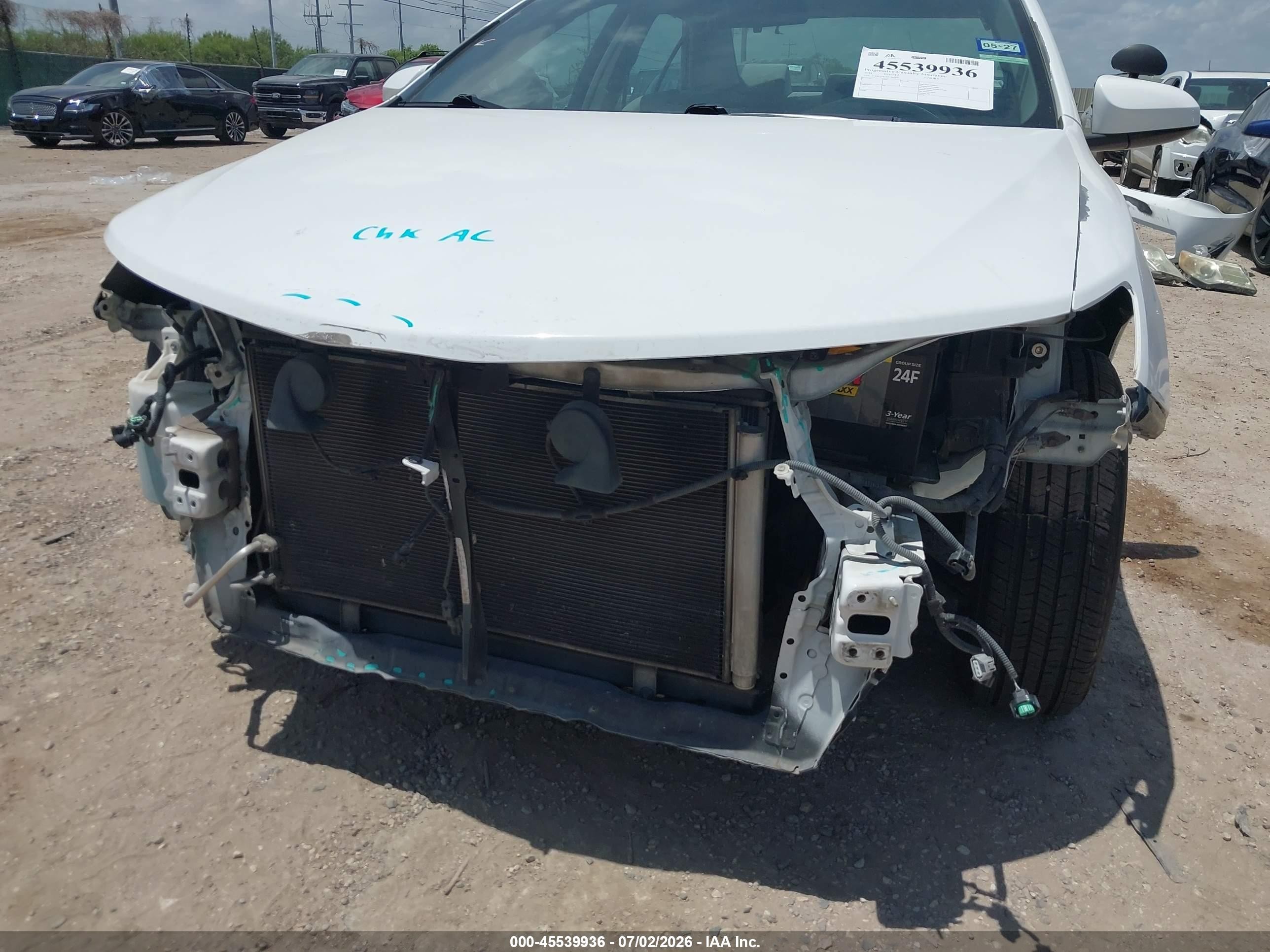 2014 Toyota Camry Le White vin: 4T1BF1FK2EU342163