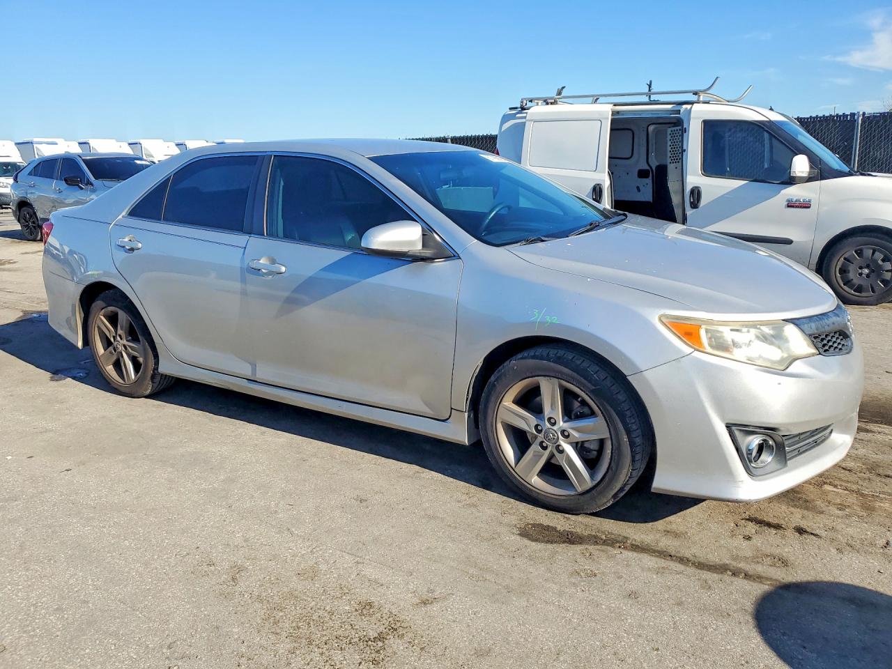 2014 Toyota Camry Se Серебряный vin: 4T1BF1FK2EU376281