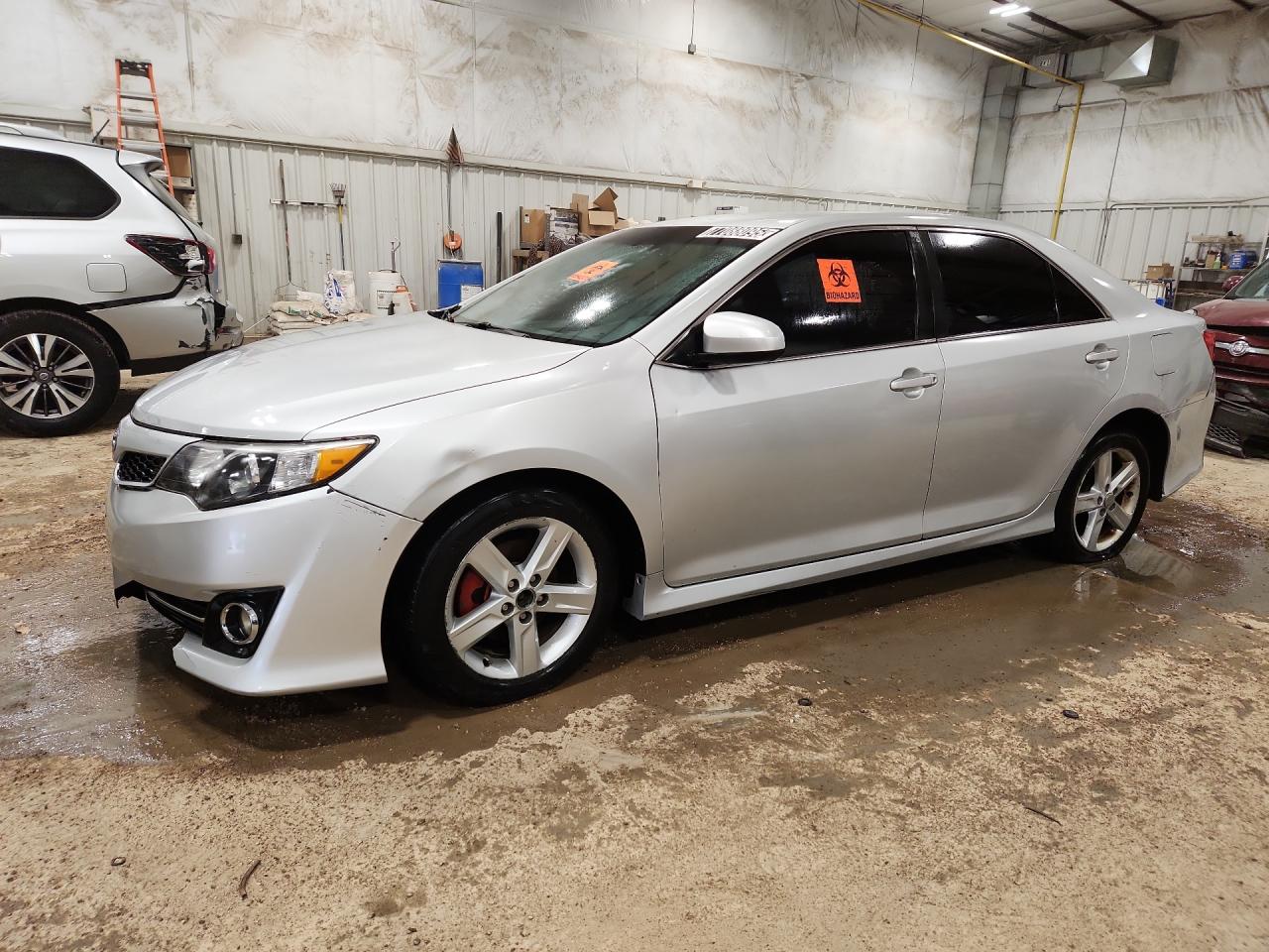 2014 Toyota Camry Se Silver vin: 4T1BF1FK2EU427665 Damage: Left Front Fender, Dent(S) W/ Paint Dmg, 3 To 4 Inches