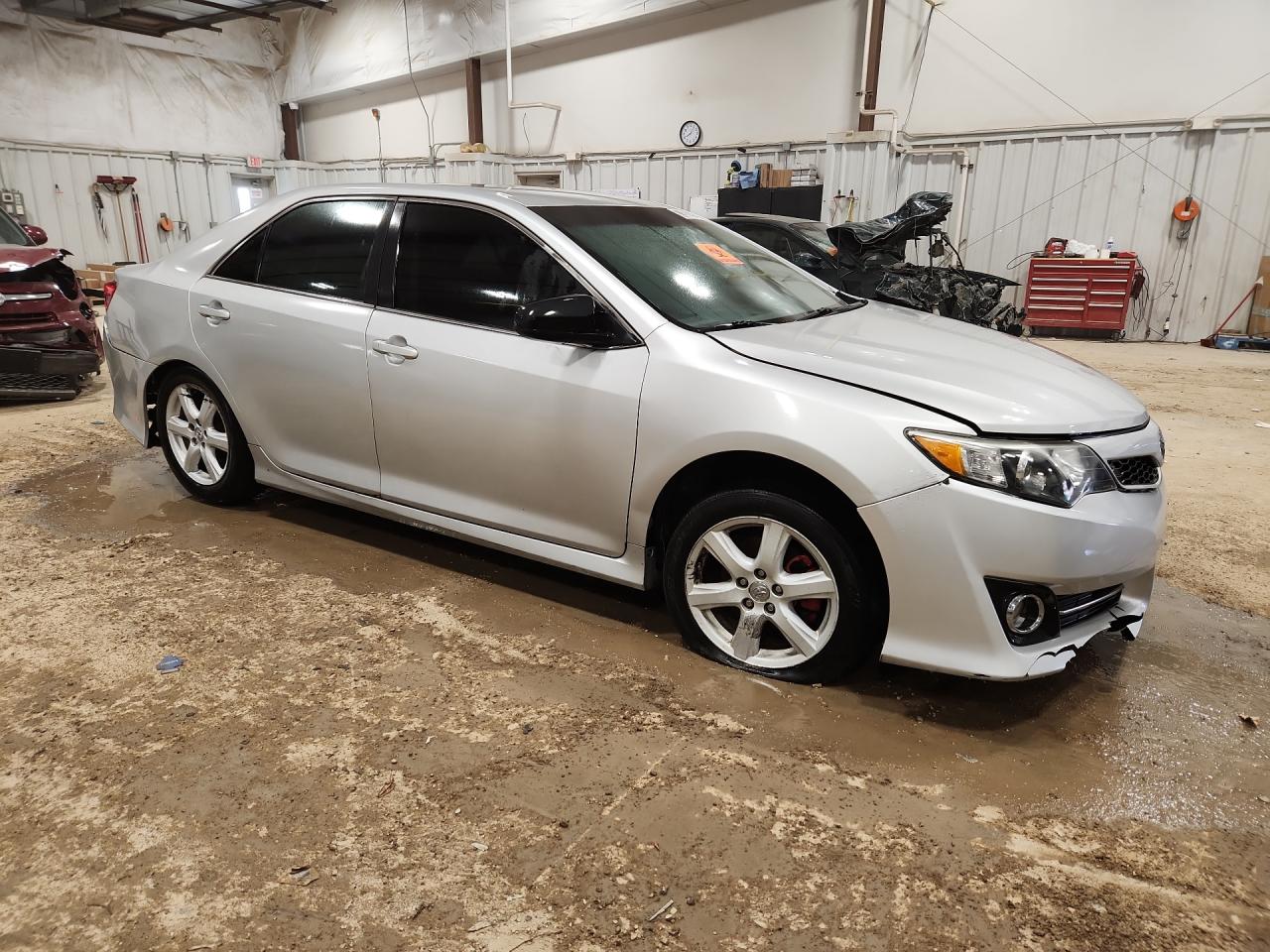 2014 Toyota Camry Se Silver vin: 4T1BF1FK2EU427665 Damage: Right Front Fender, Dent(S) W/ Paint Dmg, 2 To 3 Inches