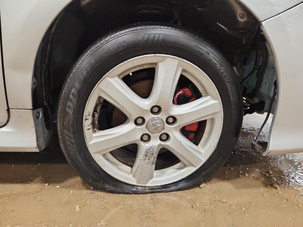 2014 Toyota Camry Se Silver vin: 4T1BF1FK2EU427665 Damage: Right Front Wheel, Curb Rash, 6 To 7 Inches