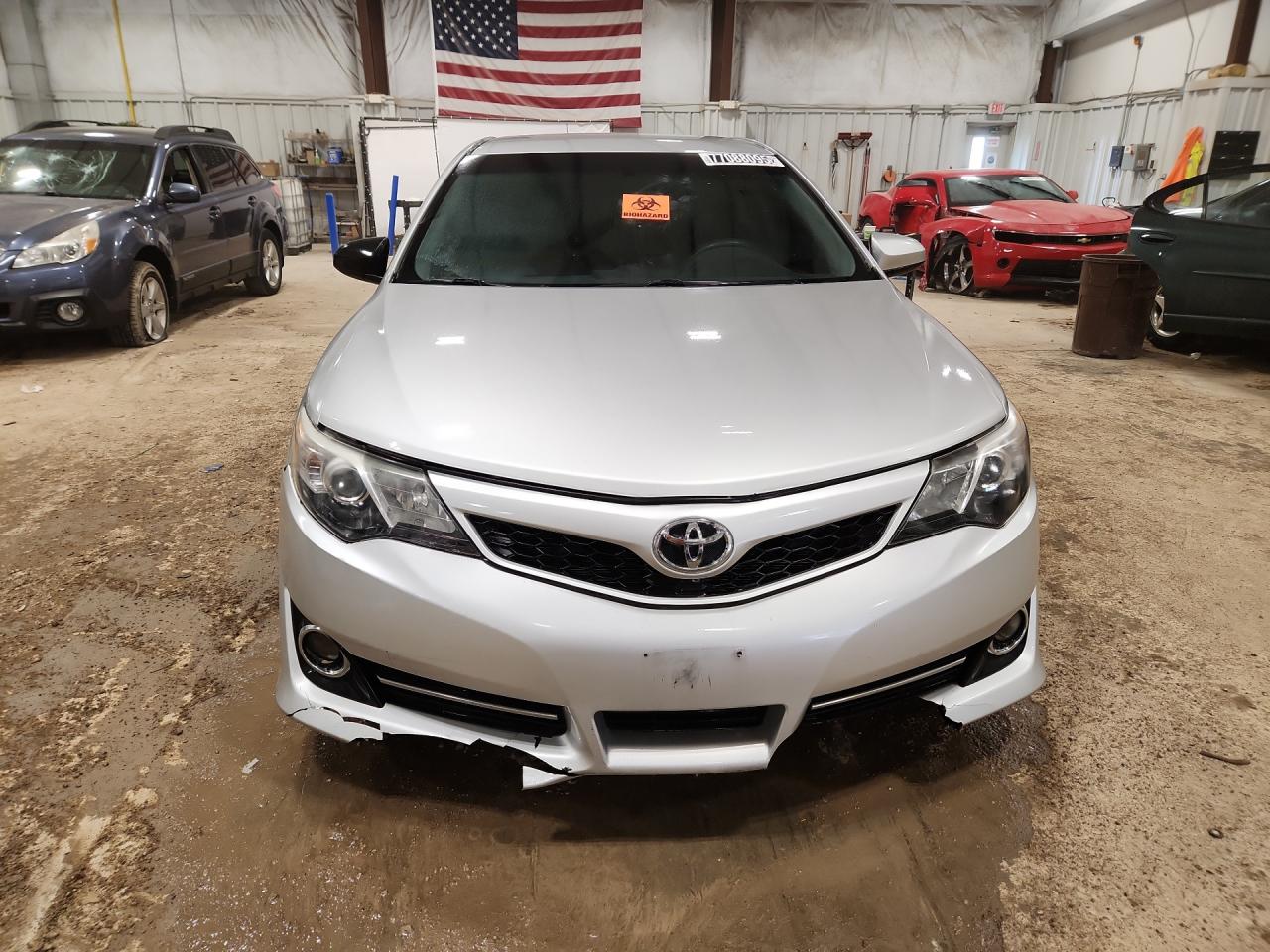 2014 Toyota Camry Se Silver vin: 4T1BF1FK2EU427665 Damage: Left Head Lamp, Faded, Repair Required