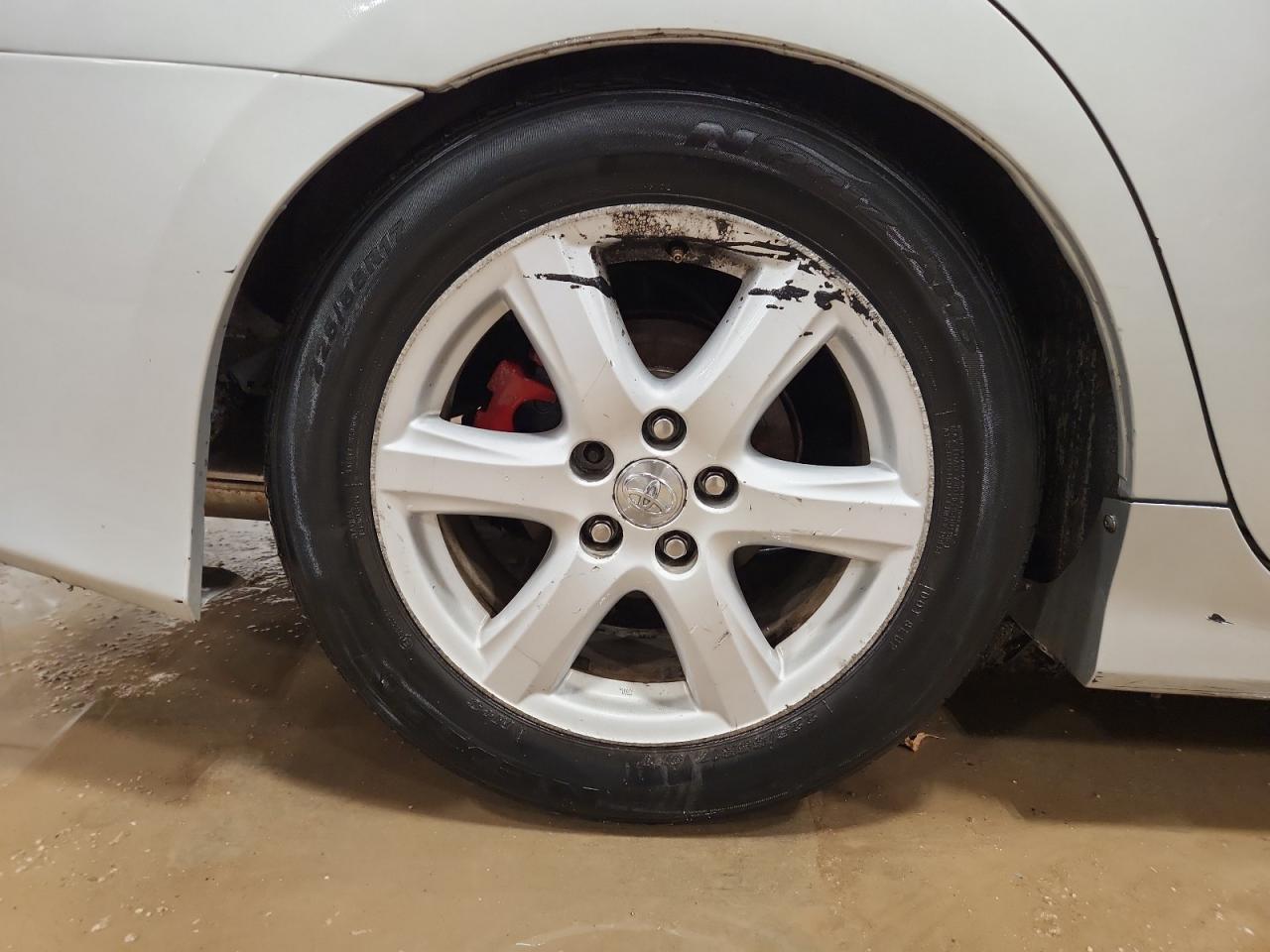 2014 Toyota Camry Se Silver vin: 4T1BF1FK2EU427665 Damage: Right Rear Wheel, Curb Rash, > 12 Inches