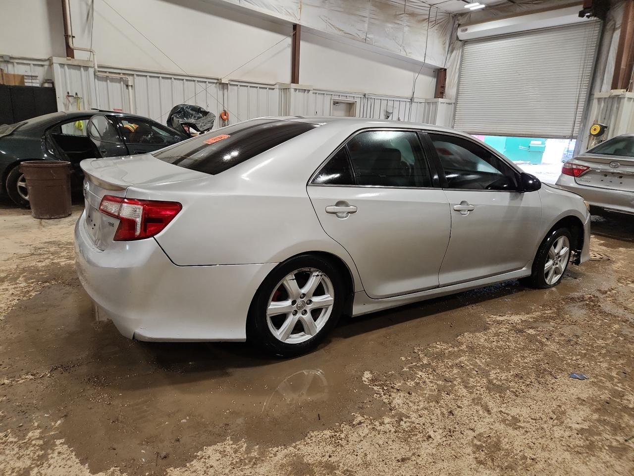 2014 Toyota Camry Se Silver vin: 4T1BF1FK2EU427665 Damage: Right Rocker Panel Molding, Multiple Scratches Heavy, 2