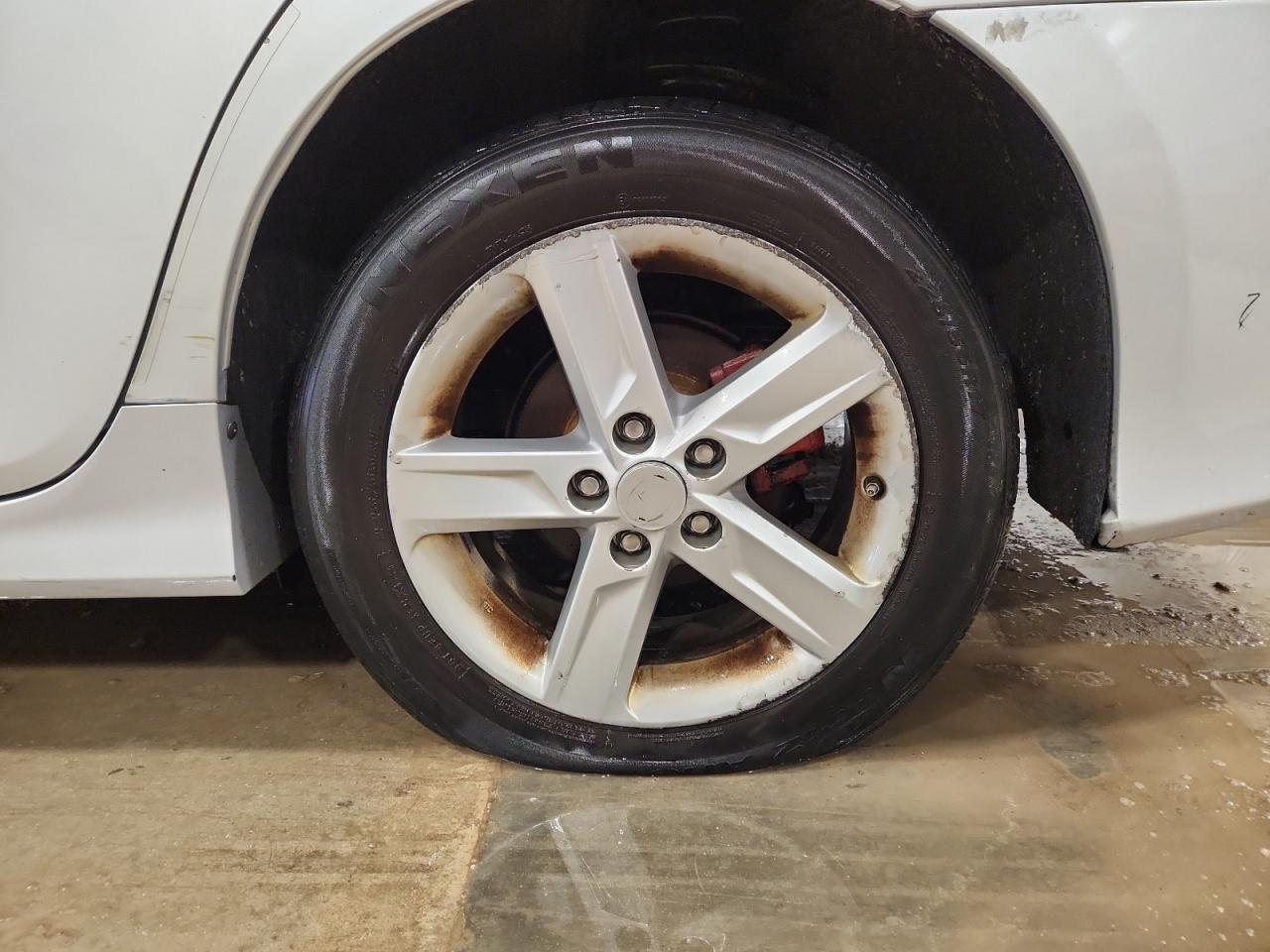 2014 Toyota Camry Se Silver vin: 4T1BF1FK2EU427665 Damage: Left Rear Wheel, Curb Rash, > 12 Inches