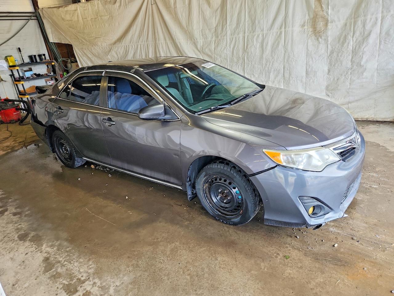 2014 Toyota Camry Le Серый vin: 4T1BF1FK2EU441680
