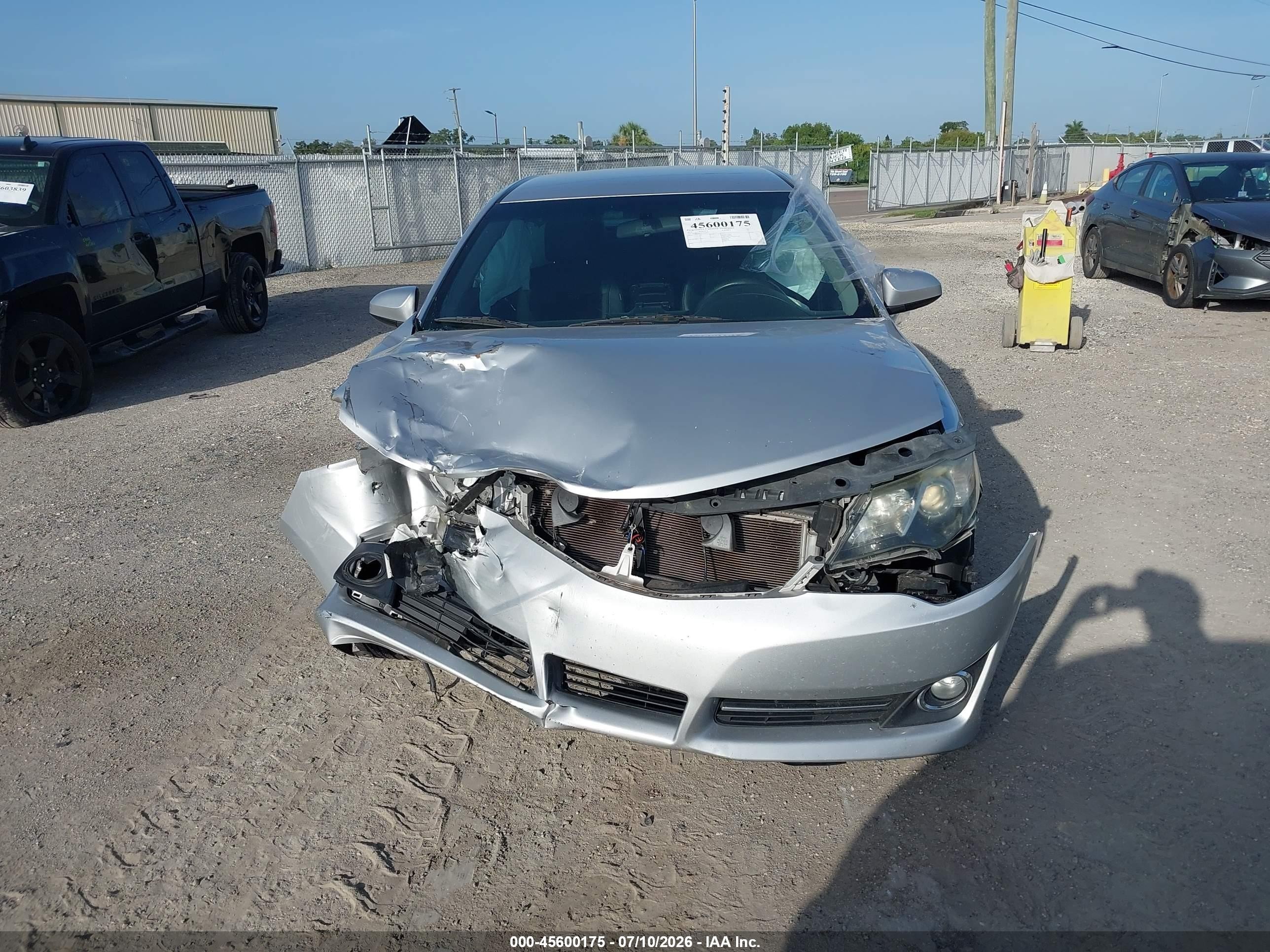 2014 Toyota Camry Se Silver vin: 4T1BF1FK2EU446653