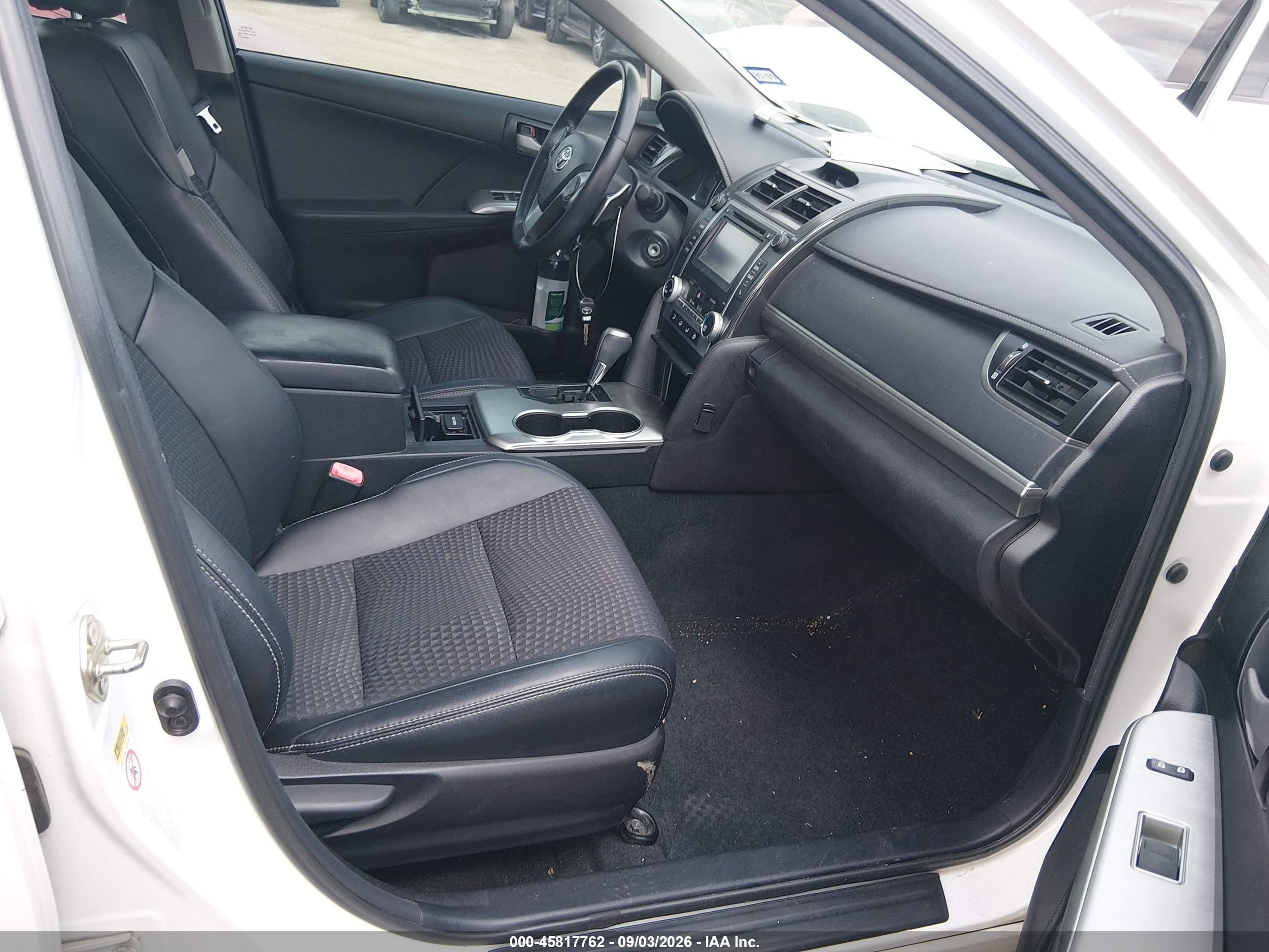2014 Toyota Camry Se White vin: 4T1BF1FK2EU459323