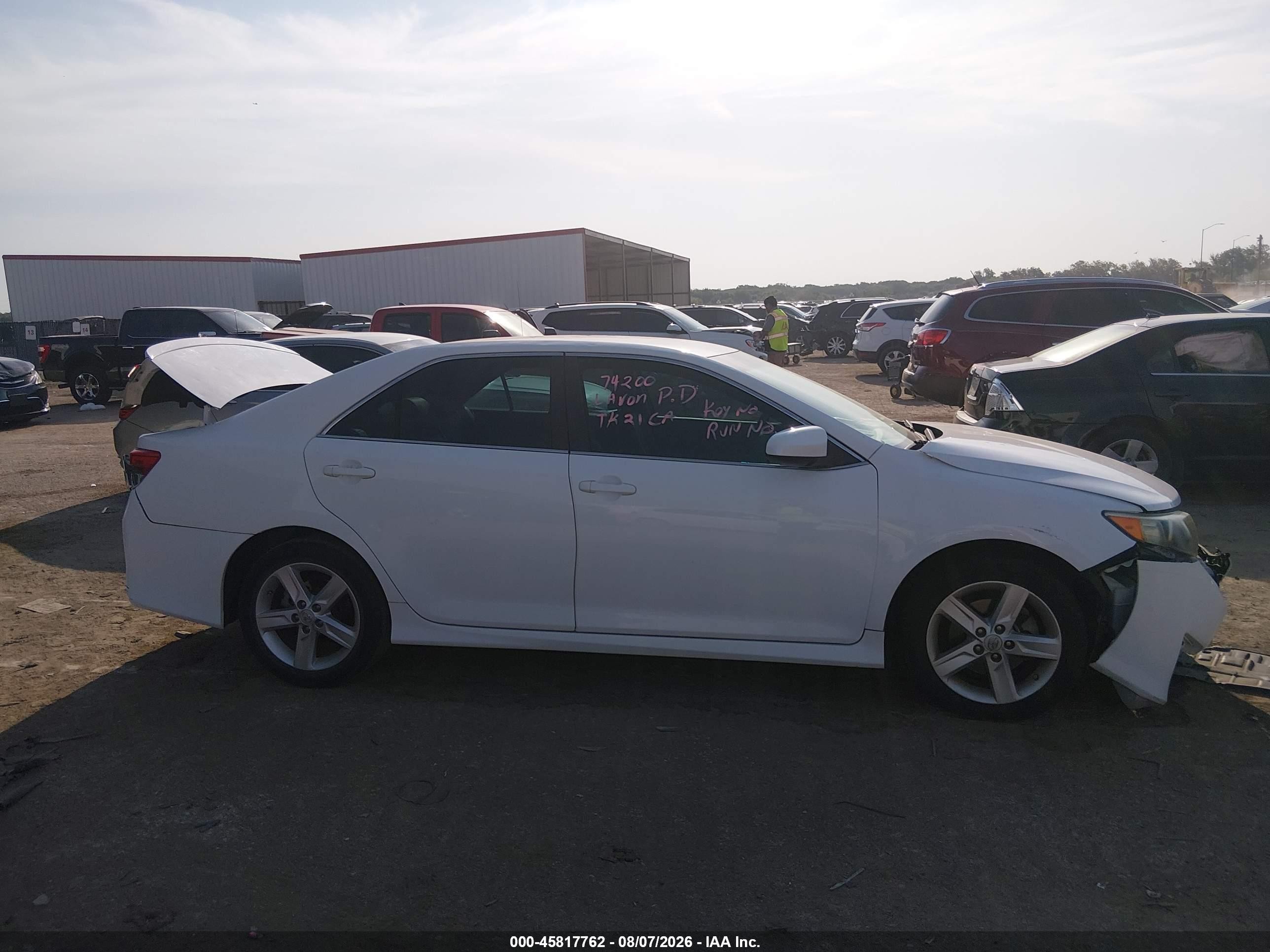 2014 Toyota Camry Se White vin: 4T1BF1FK2EU459323