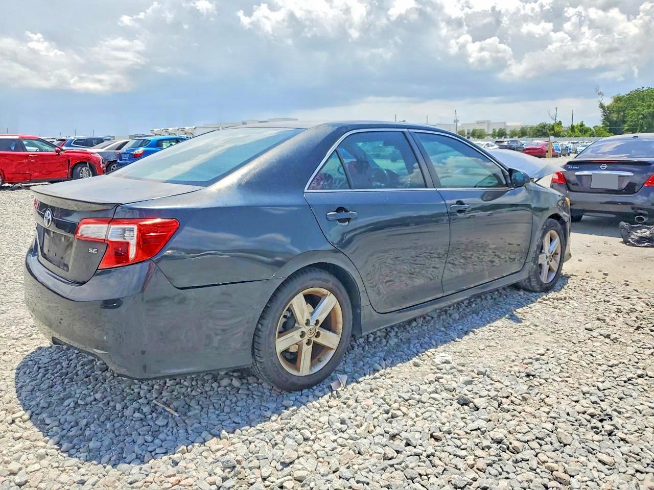 2014 Toyota Camry Se Blue vin: 4T1BF1FK2EU462349
