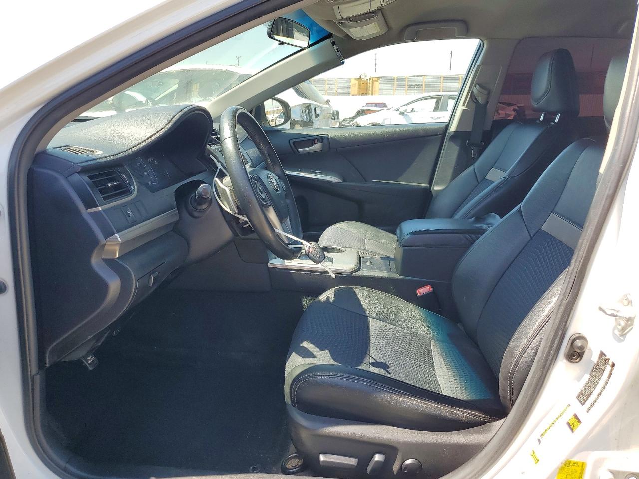 2014 Toyota Camry Se White vin: 4T1BF1FK2EU463677