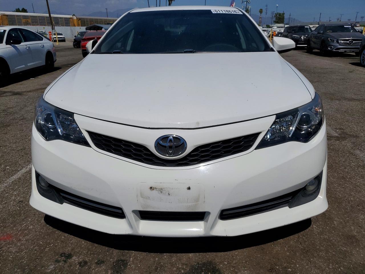 2014 Toyota Camry Se White vin: 4T1BF1FK2EU463677