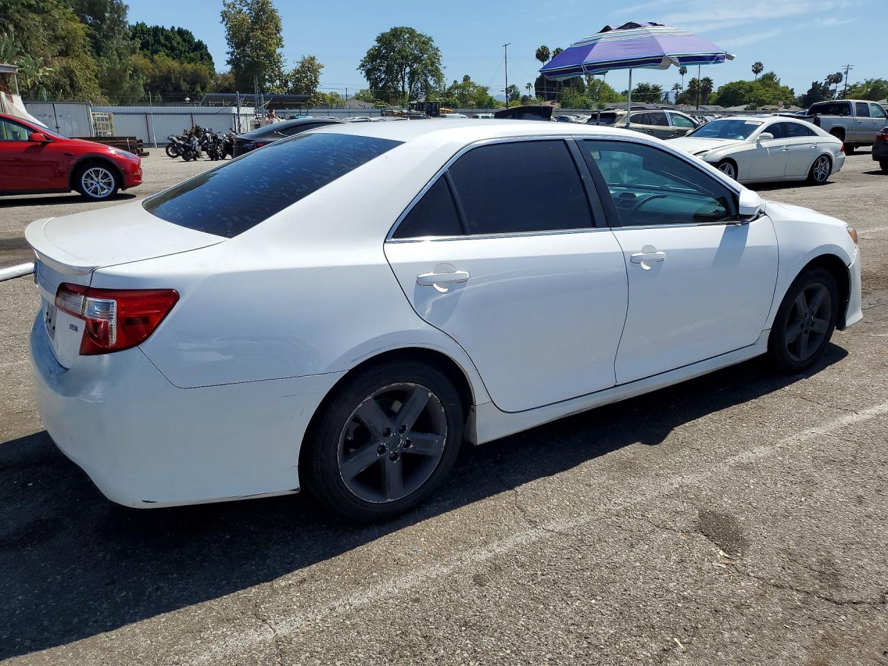 2014 Toyota Camry Se White vin: 4T1BF1FK2EU463677