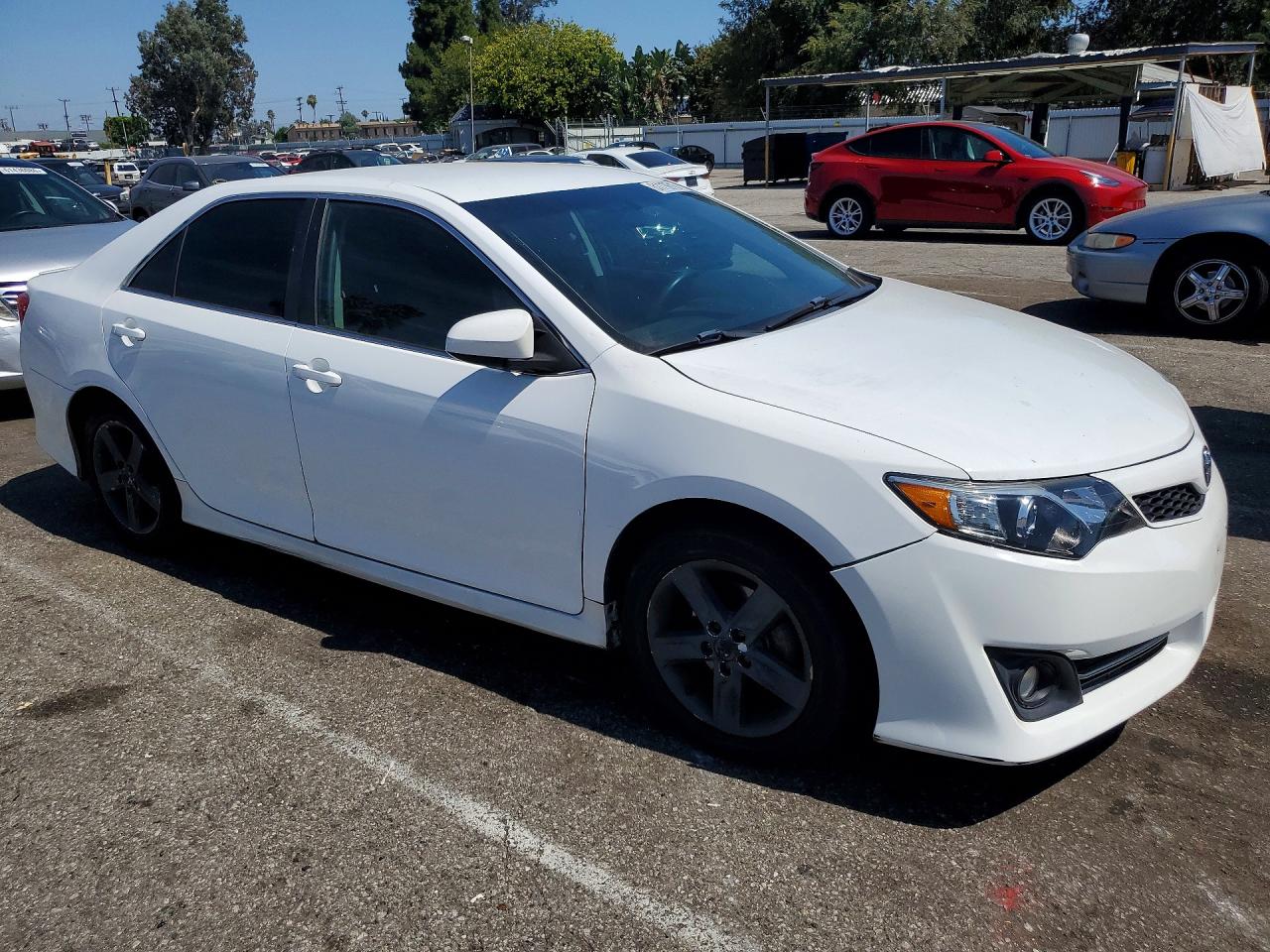 2014 Toyota Camry Se White vin: 4T1BF1FK2EU463677