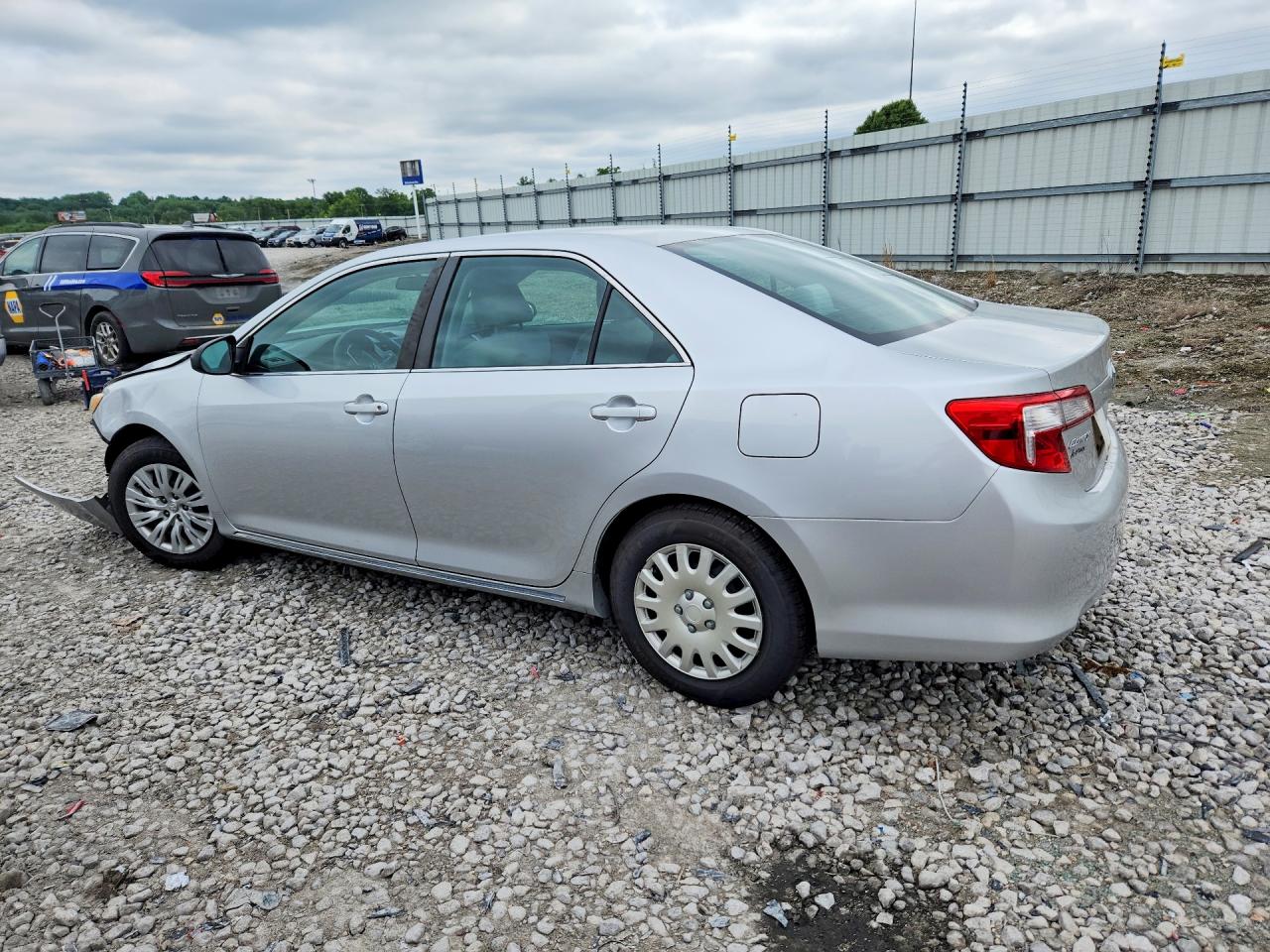 2014 Toyota Camry Le Silver vin: 4T1BF1FK2EU727884