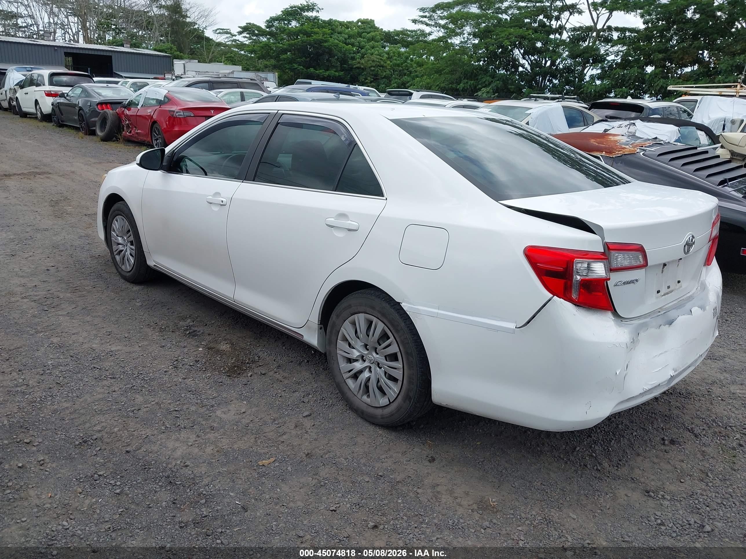 2014 Toyota Camry Le White vin: 4T1BF1FK2EU748265