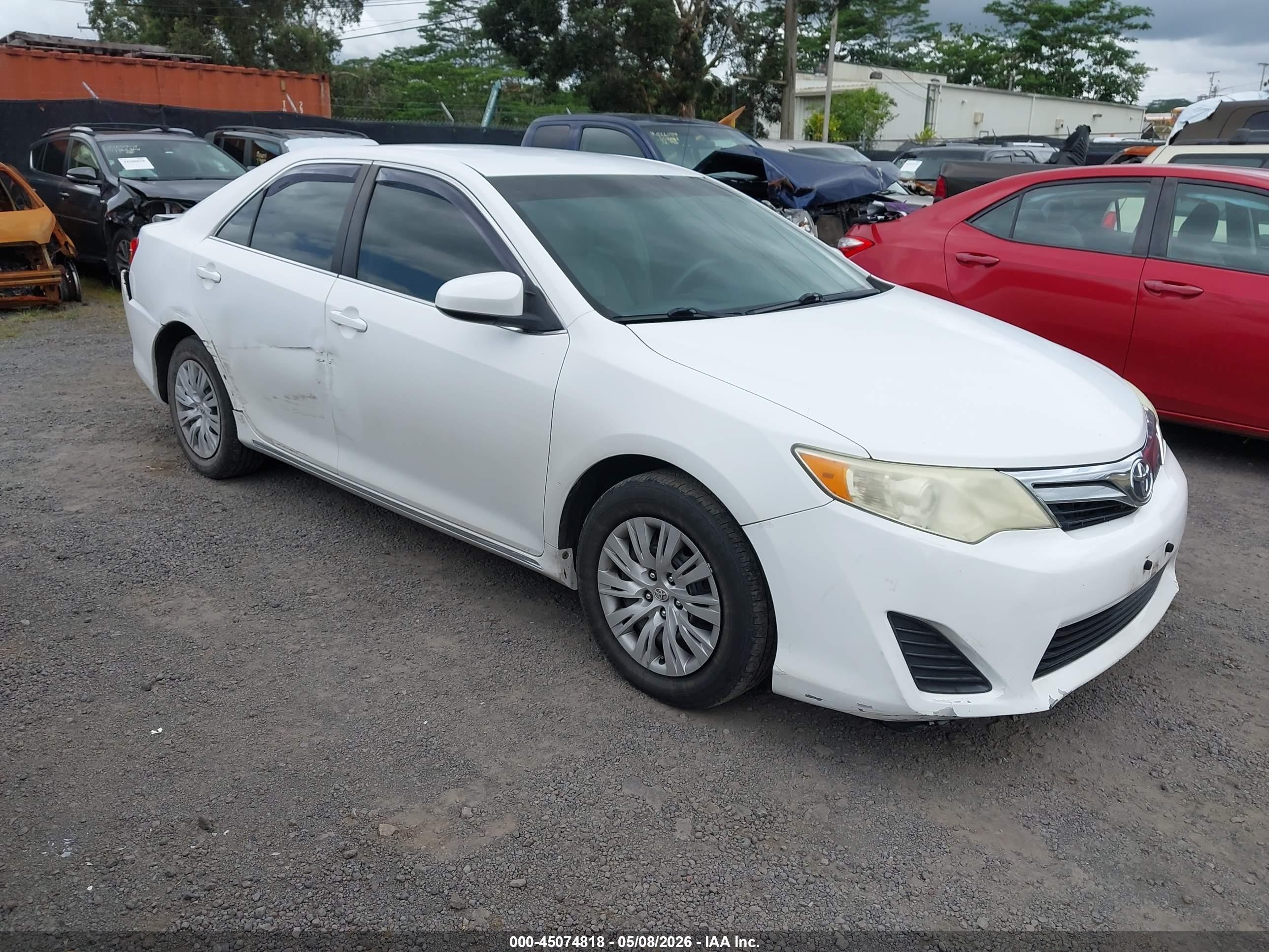 2014 Toyota Camry Le White vin: 4T1BF1FK2EU748265