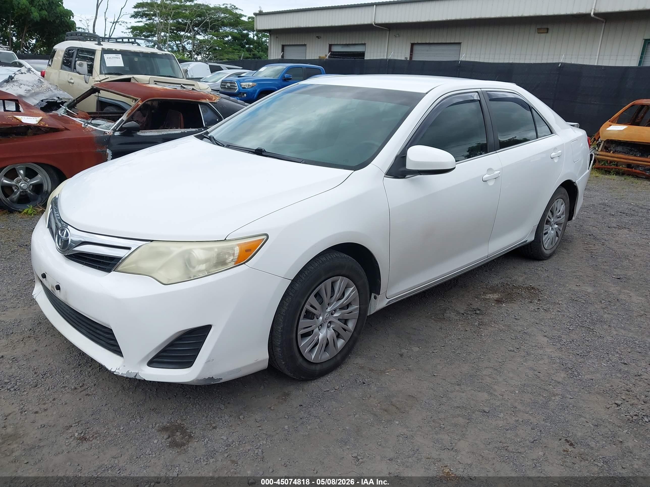 2014 Toyota Camry Le White vin: 4T1BF1FK2EU748265