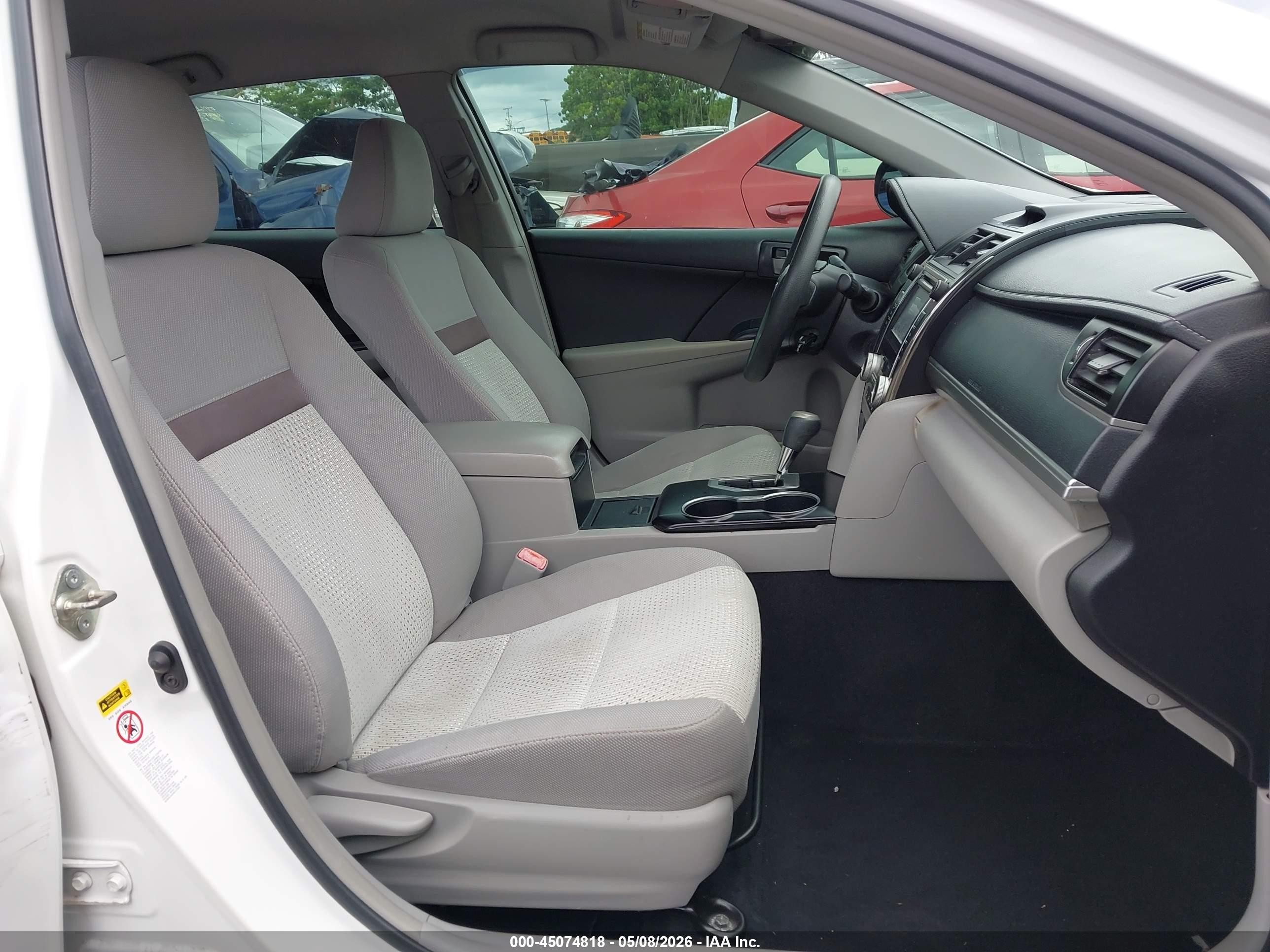 2014 Toyota Camry Le White vin: 4T1BF1FK2EU748265