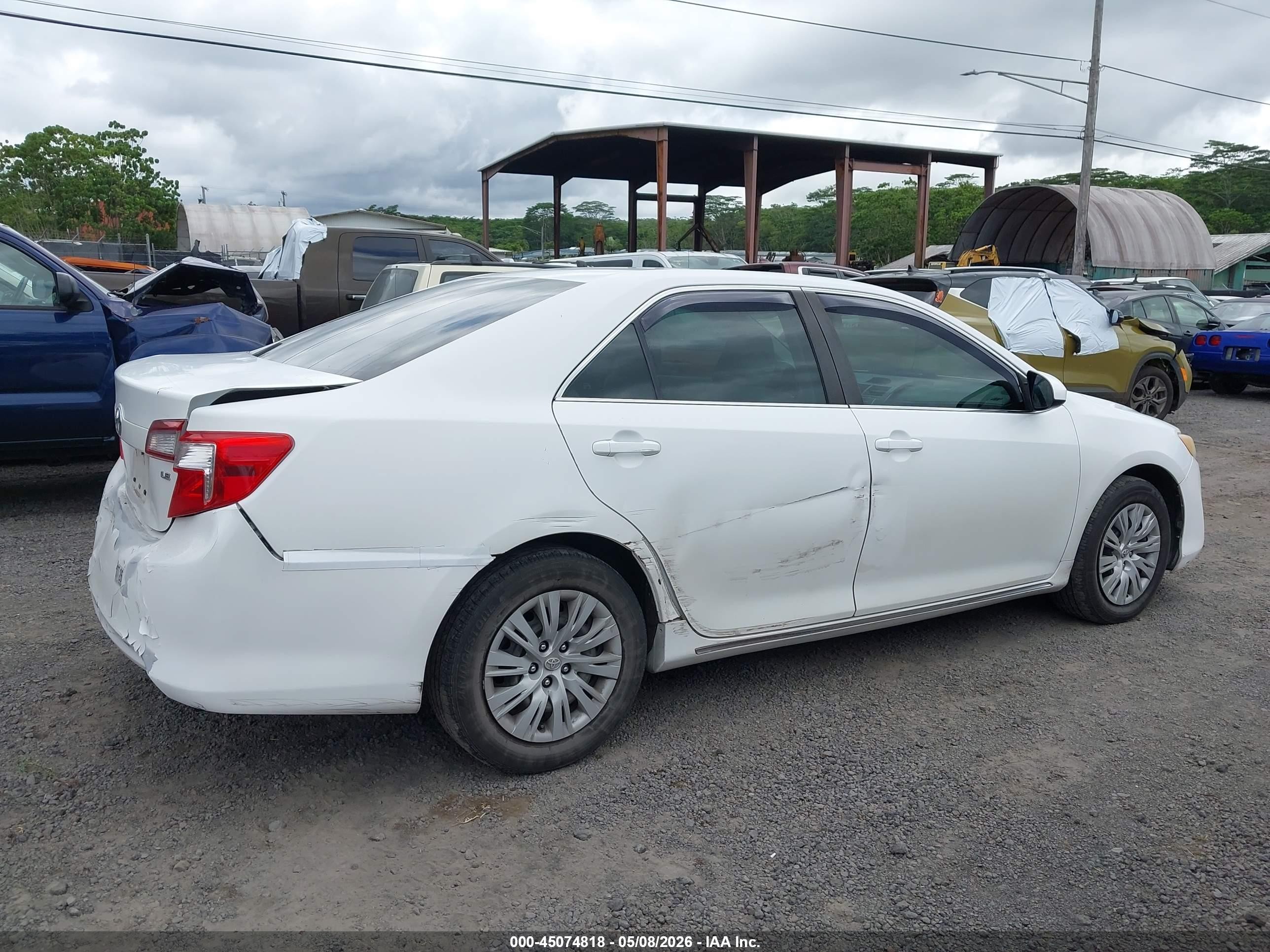 2014 Toyota Camry Le White vin: 4T1BF1FK2EU748265