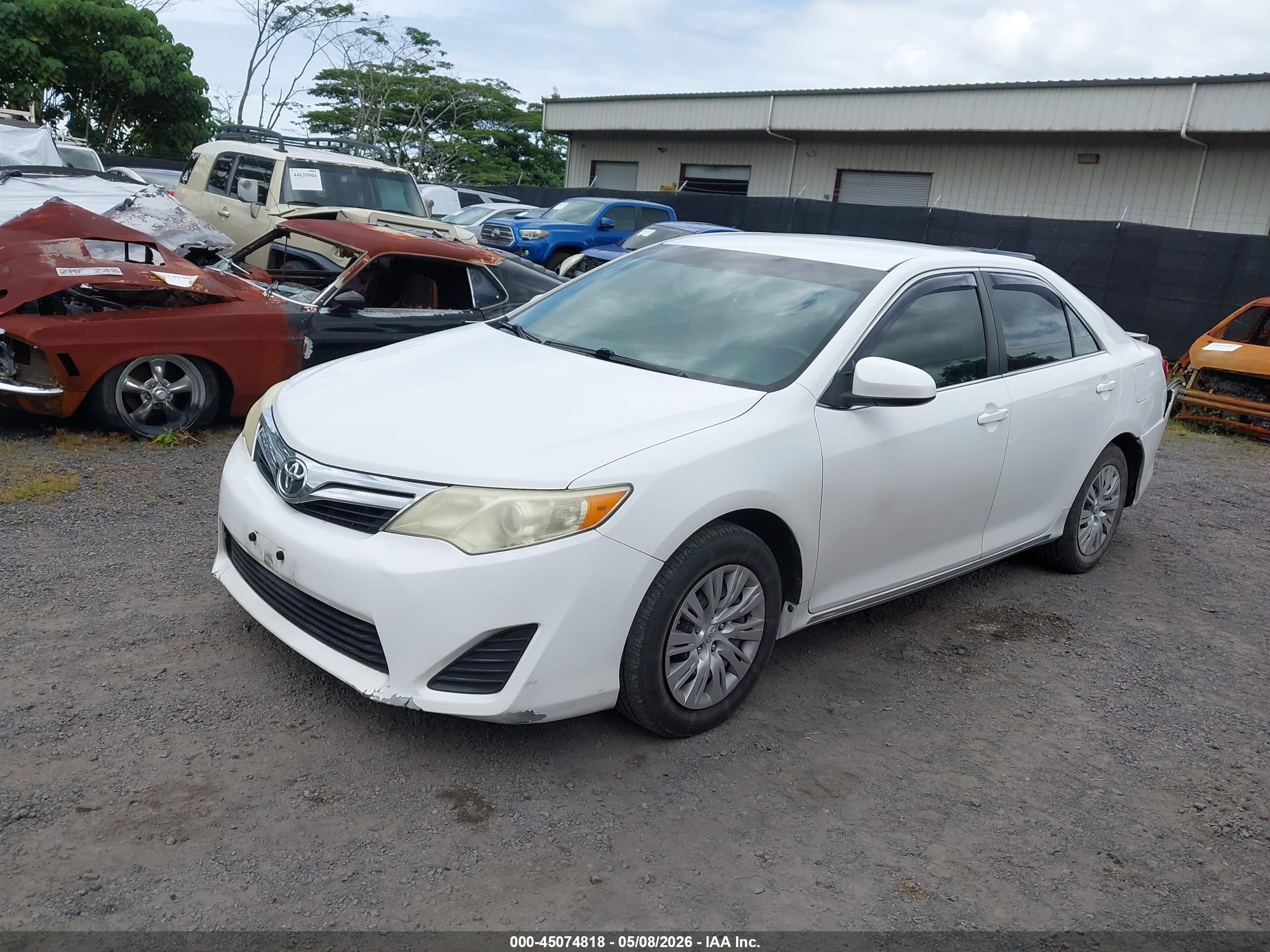2014 Toyota Camry Le White vin: 4T1BF1FK2EU748265