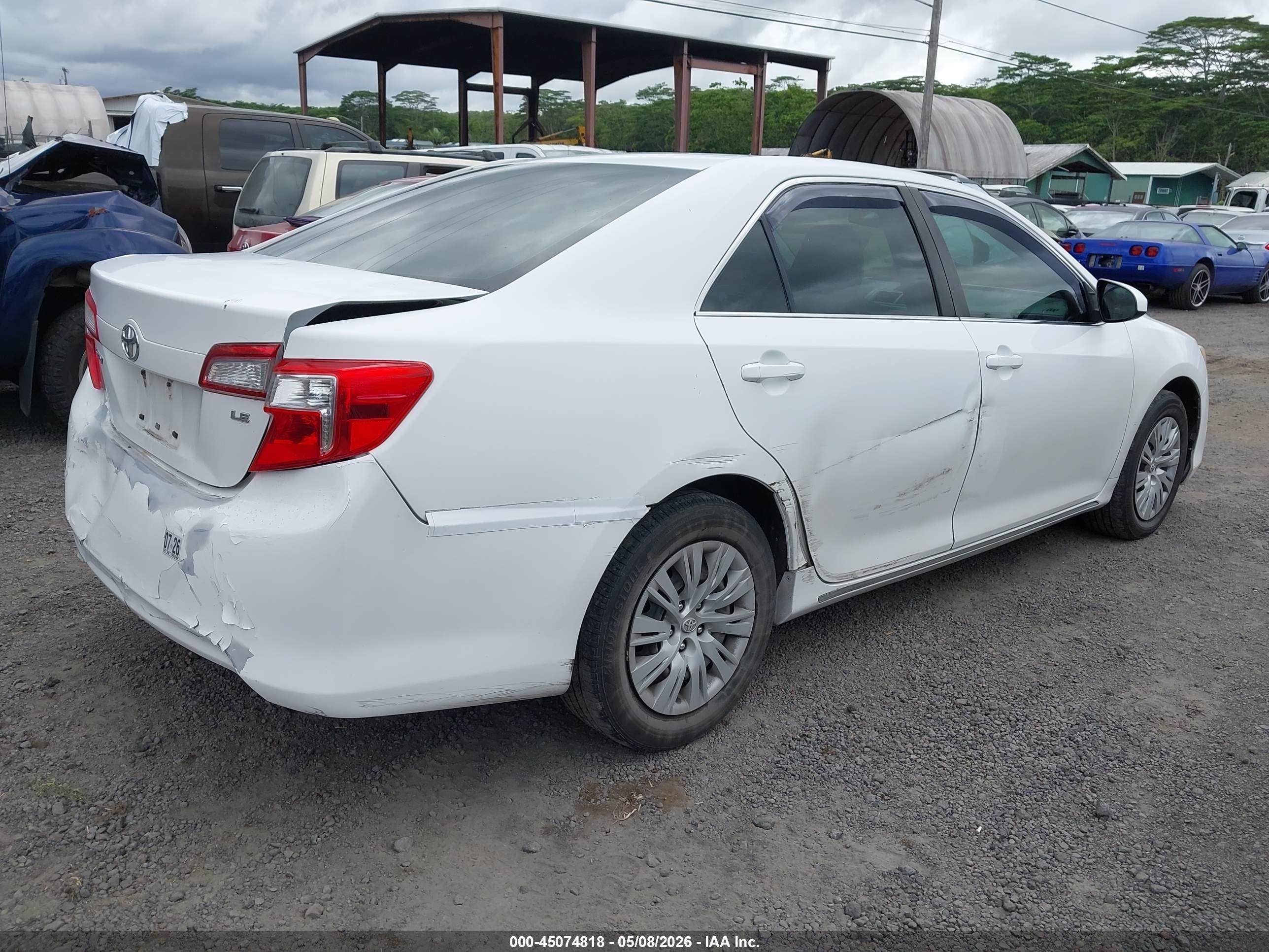 2014 Toyota Camry Le White vin: 4T1BF1FK2EU748265