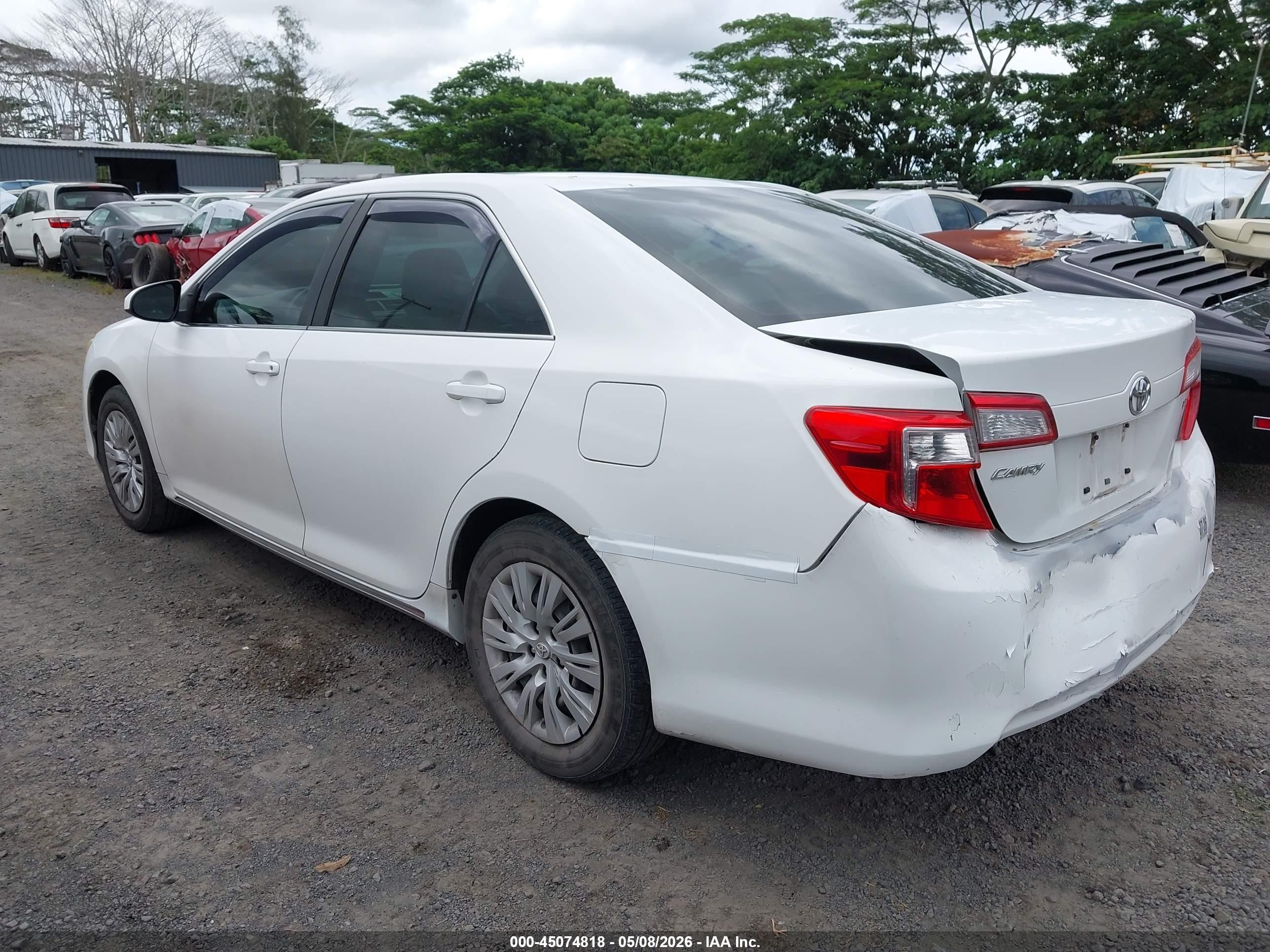 2014 Toyota Camry Le White vin: 4T1BF1FK2EU748265