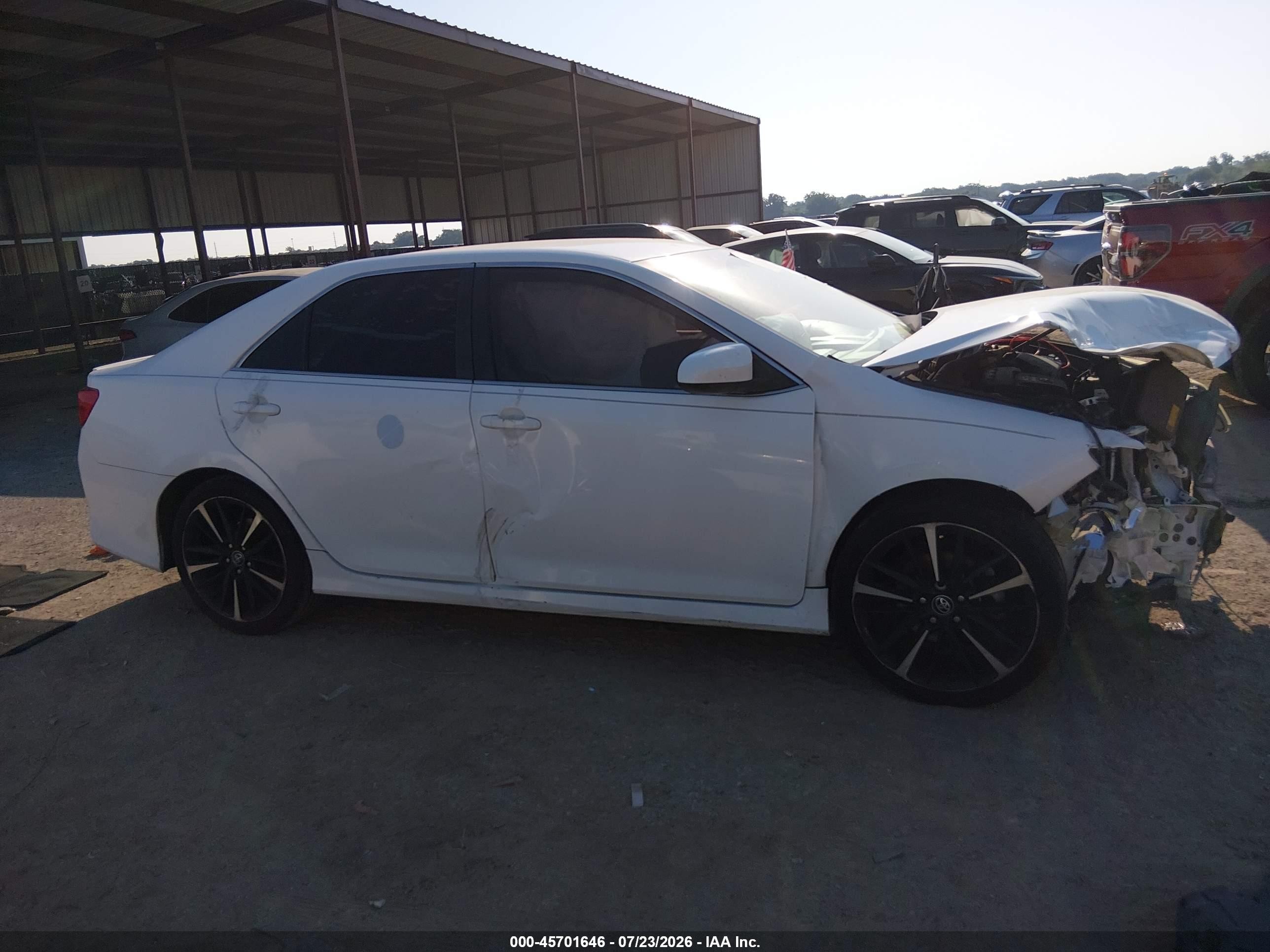 2014 Toyota Camry Se White vin: 4T1BF1FK2EU765230