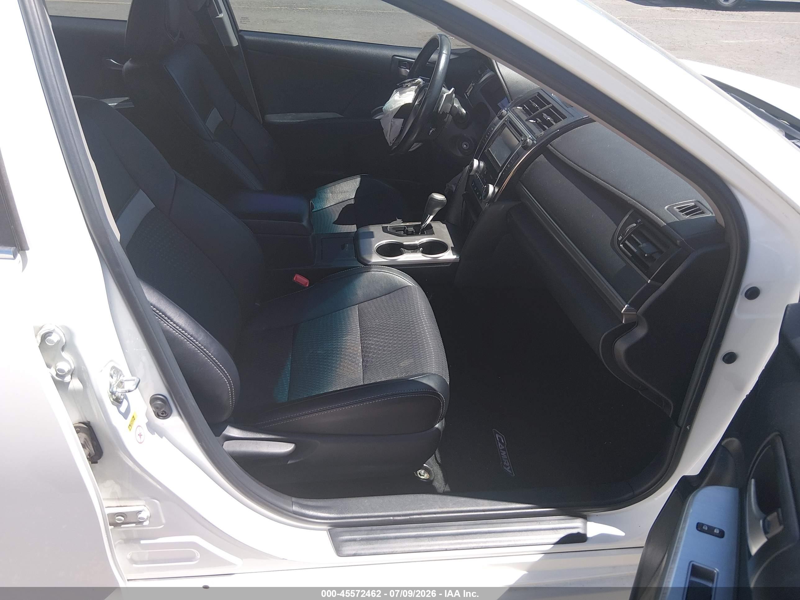 2014 Toyota Camry Se White vin: 4T1BF1FK2EU771674