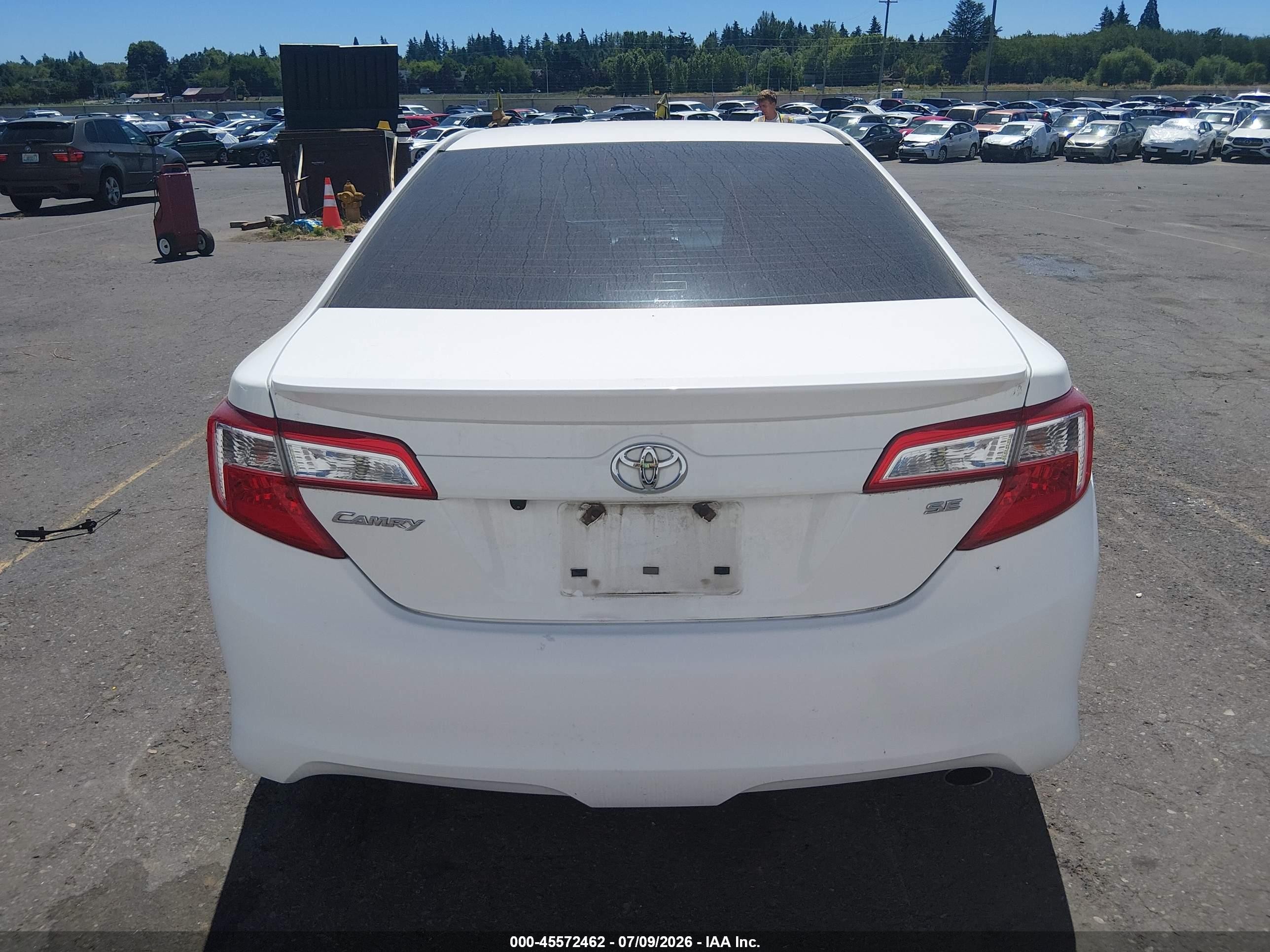 2014 Toyota Camry Se White vin: 4T1BF1FK2EU771674