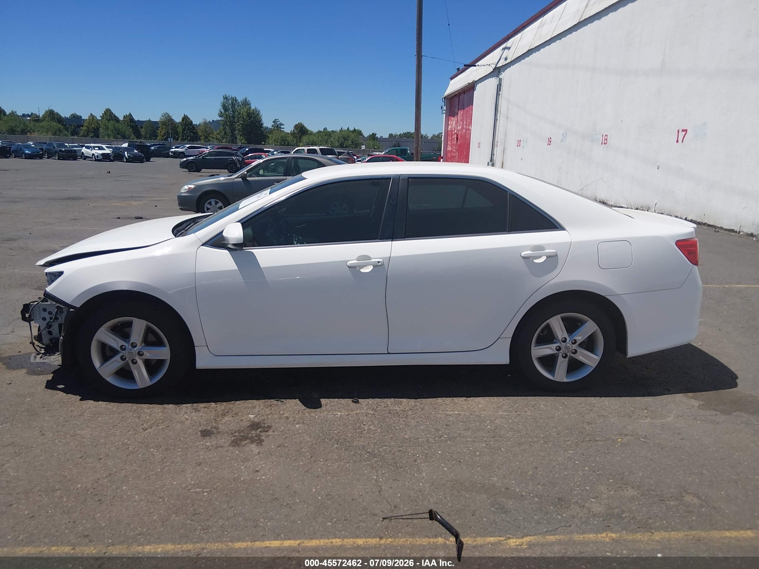 2014 Toyota Camry Se White vin: 4T1BF1FK2EU771674