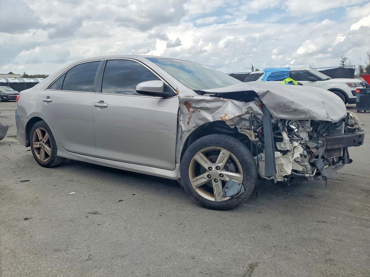 2014 Toyota Camry Se Серебряный vin: 4T1BF1FK2EU817861