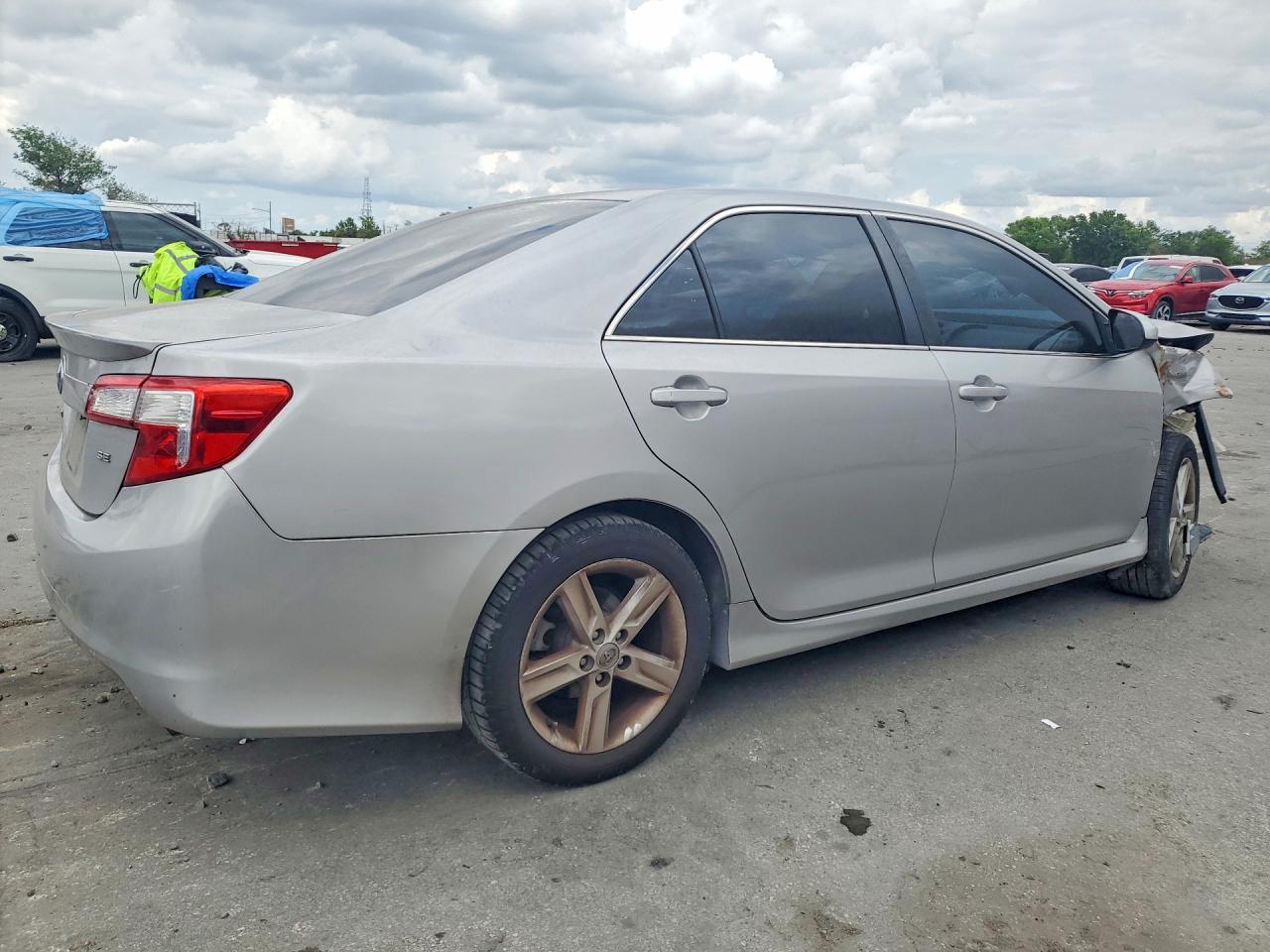 2014 Toyota Camry Se Серебряный vin: 4T1BF1FK2EU817861
