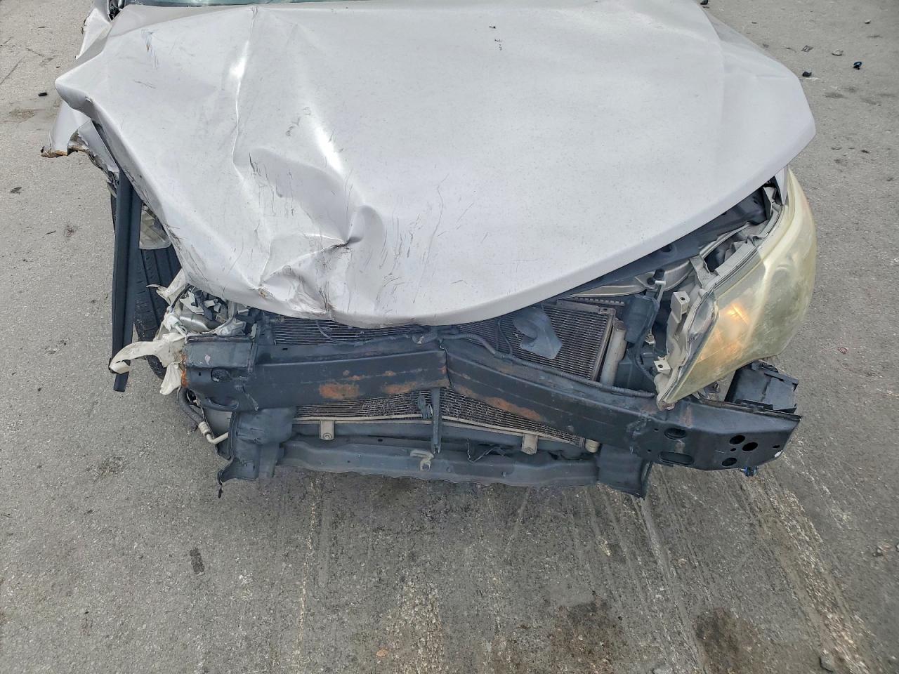 2014 Toyota Camry Se Серебряный vin: 4T1BF1FK2EU817861
