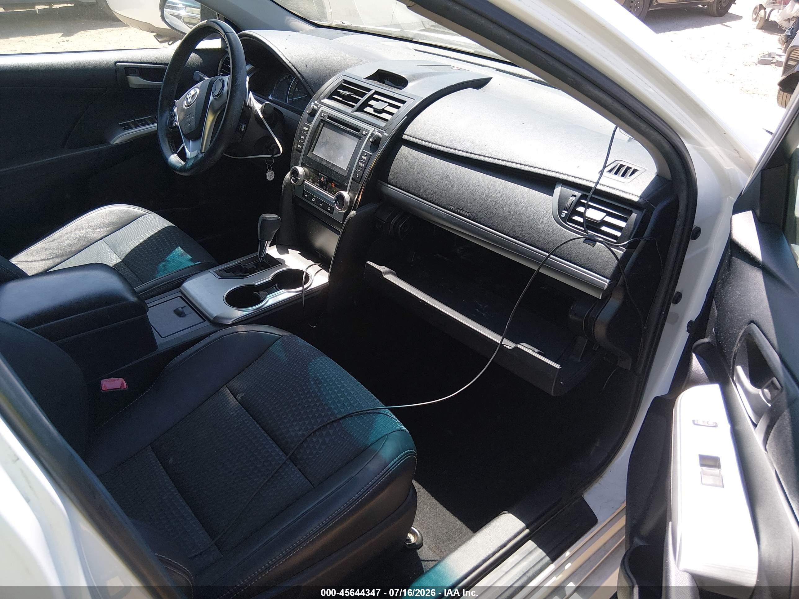 2014 Toyota Camry Se White vin: 4T1BF1FK2EU842016