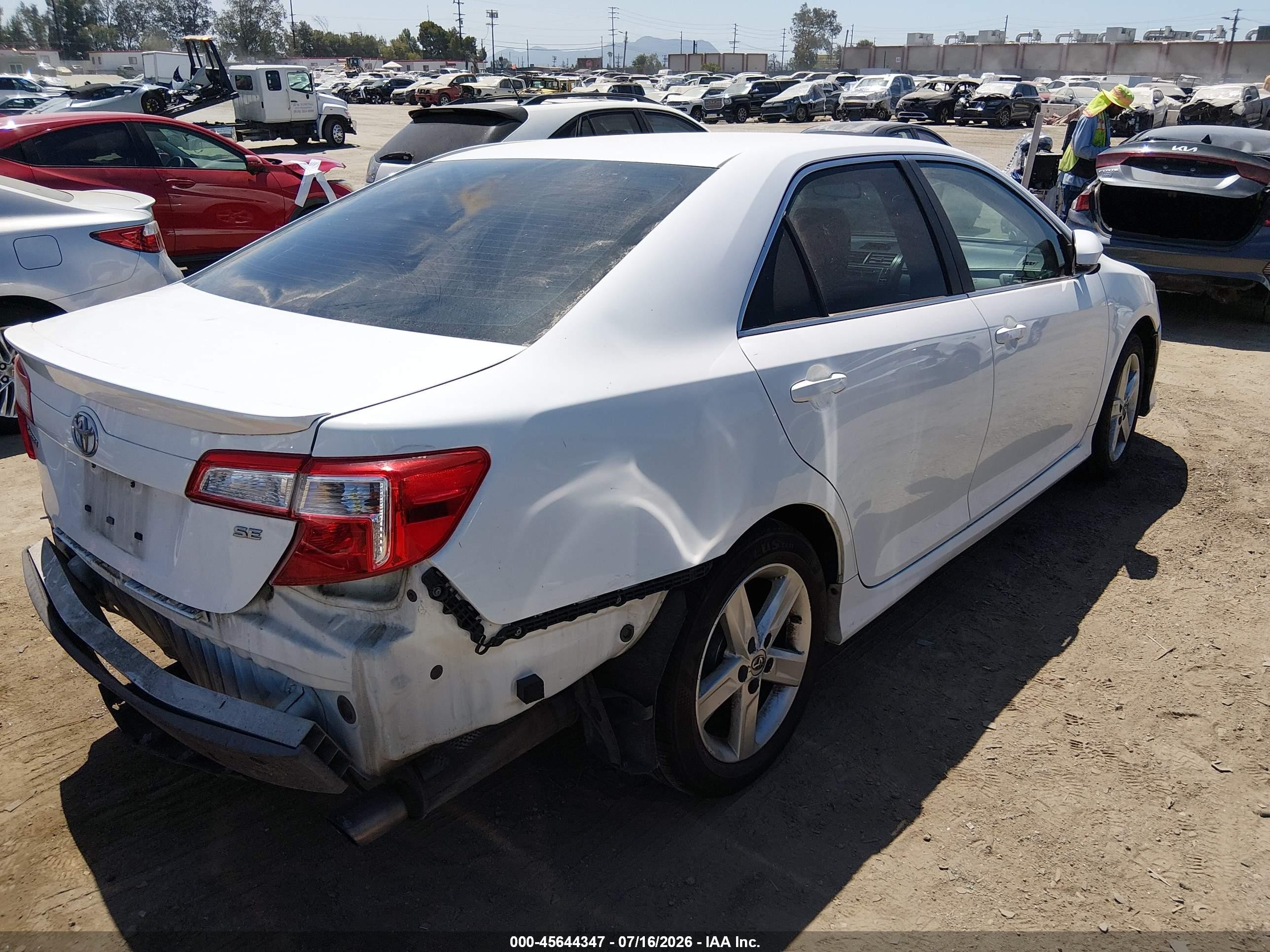 2014 Toyota Camry Se White vin: 4T1BF1FK2EU842016