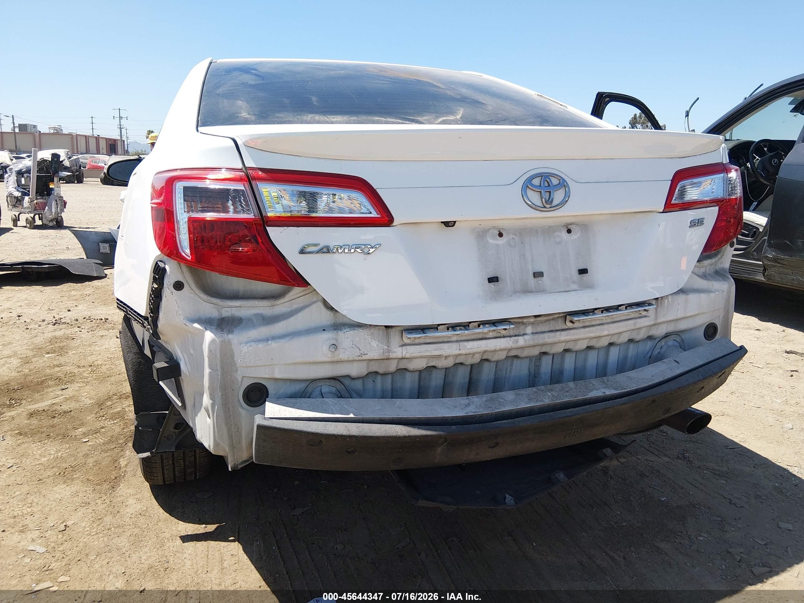 2014 Toyota Camry Se White vin: 4T1BF1FK2EU842016