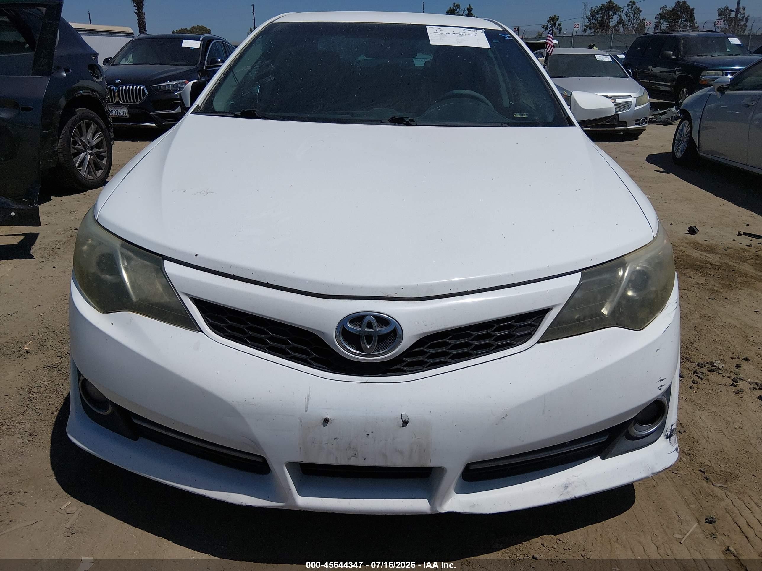 2014 Toyota Camry Se White vin: 4T1BF1FK2EU842016