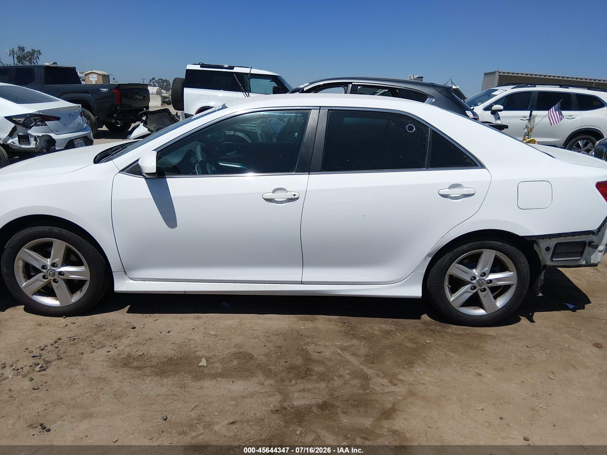 2014 Toyota Camry Se White vin: 4T1BF1FK2EU842016