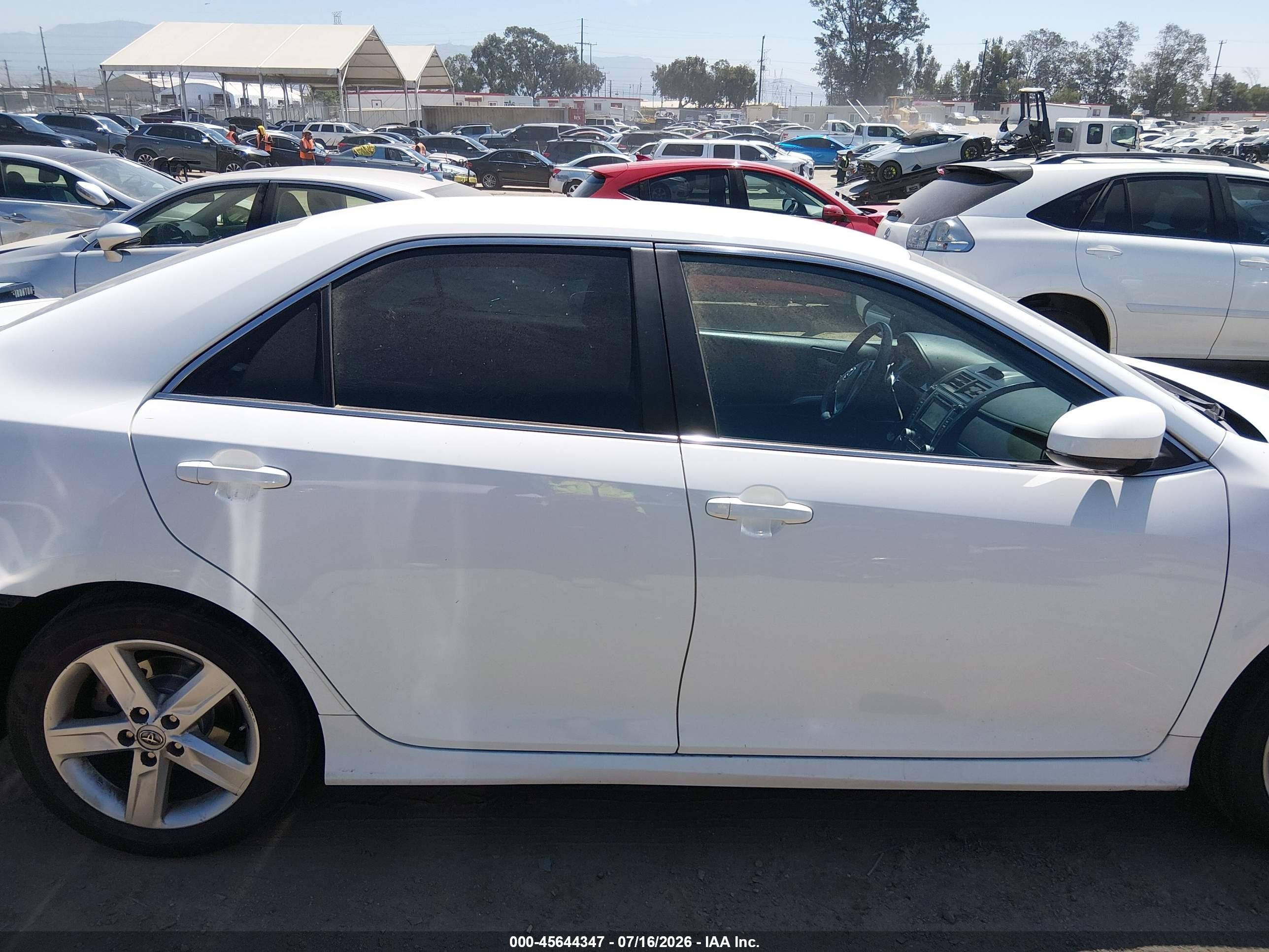 2014 Toyota Camry Se White vin: 4T1BF1FK2EU842016