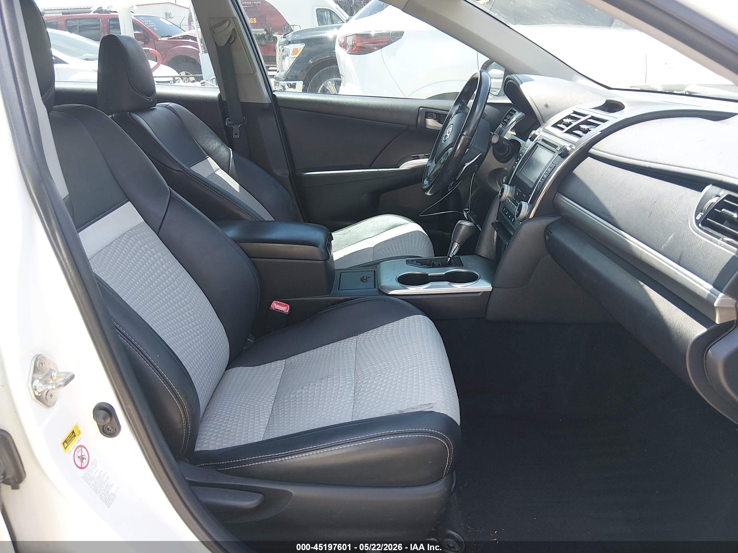 2014 Toyota Camry Se White vin: 4T1BF1FK2EU851198