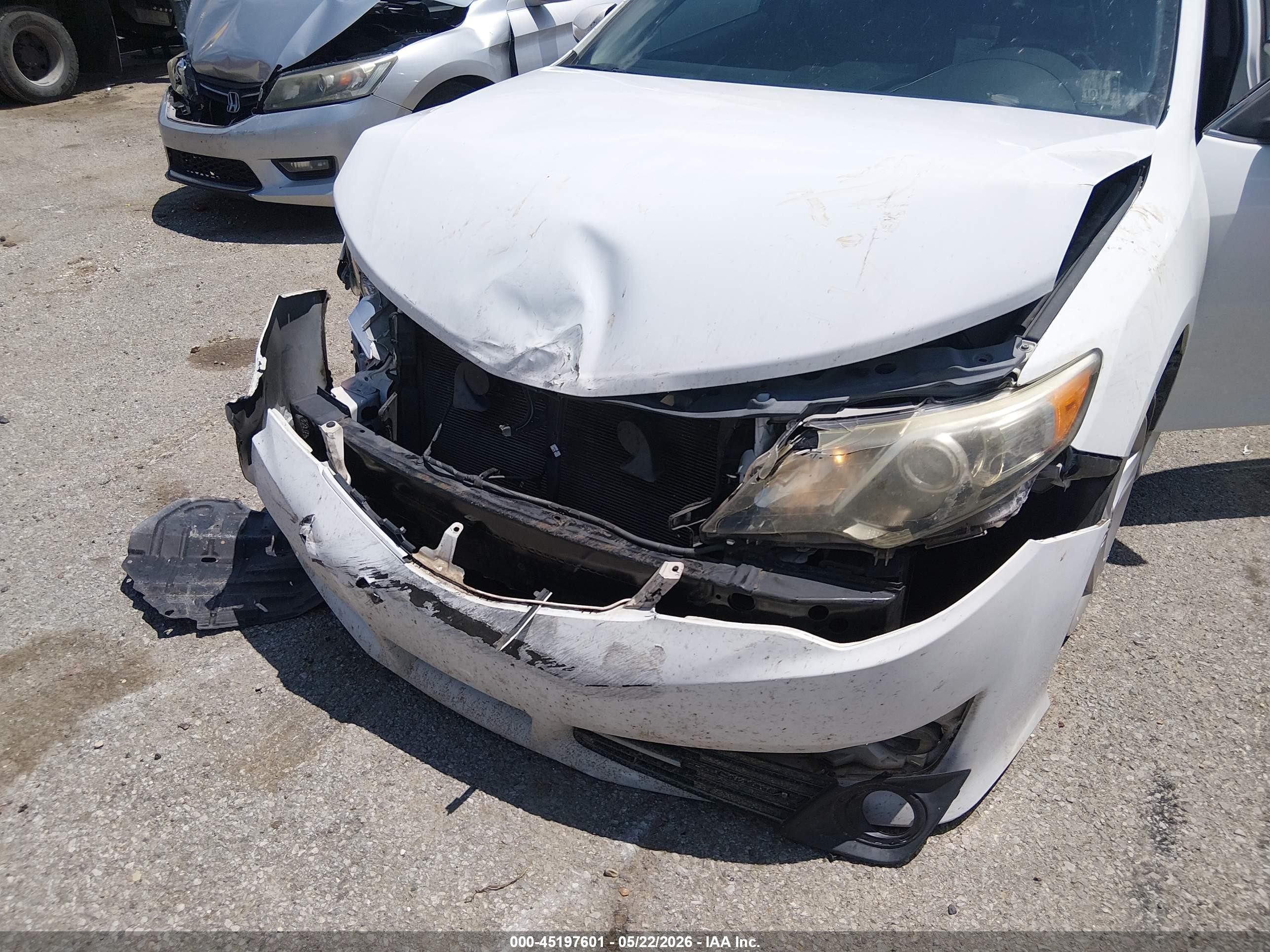 2014 Toyota Camry Se White vin: 4T1BF1FK2EU851198
